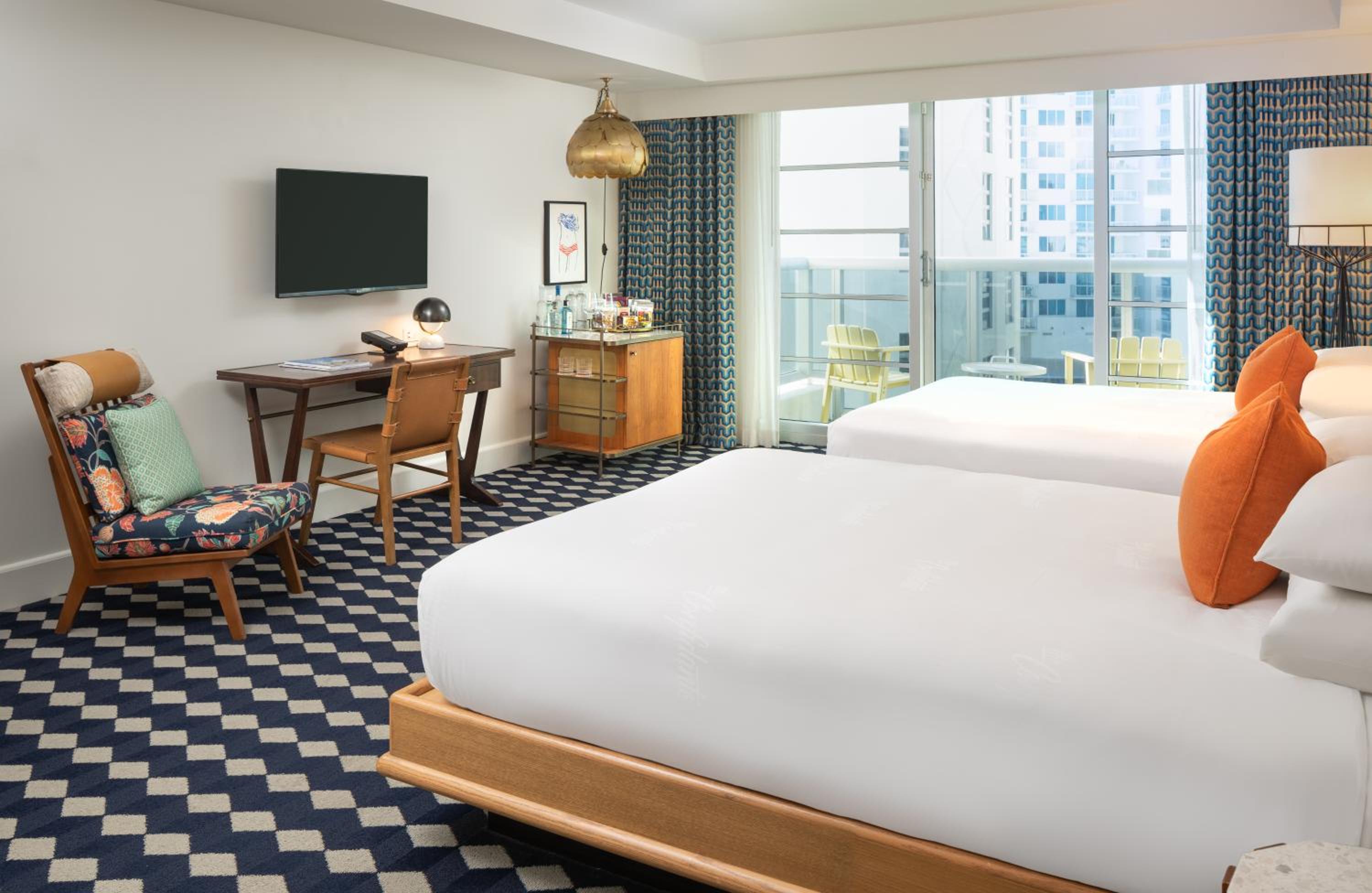 Queen Room with Two Queen Beds and Balcony - Photo 8