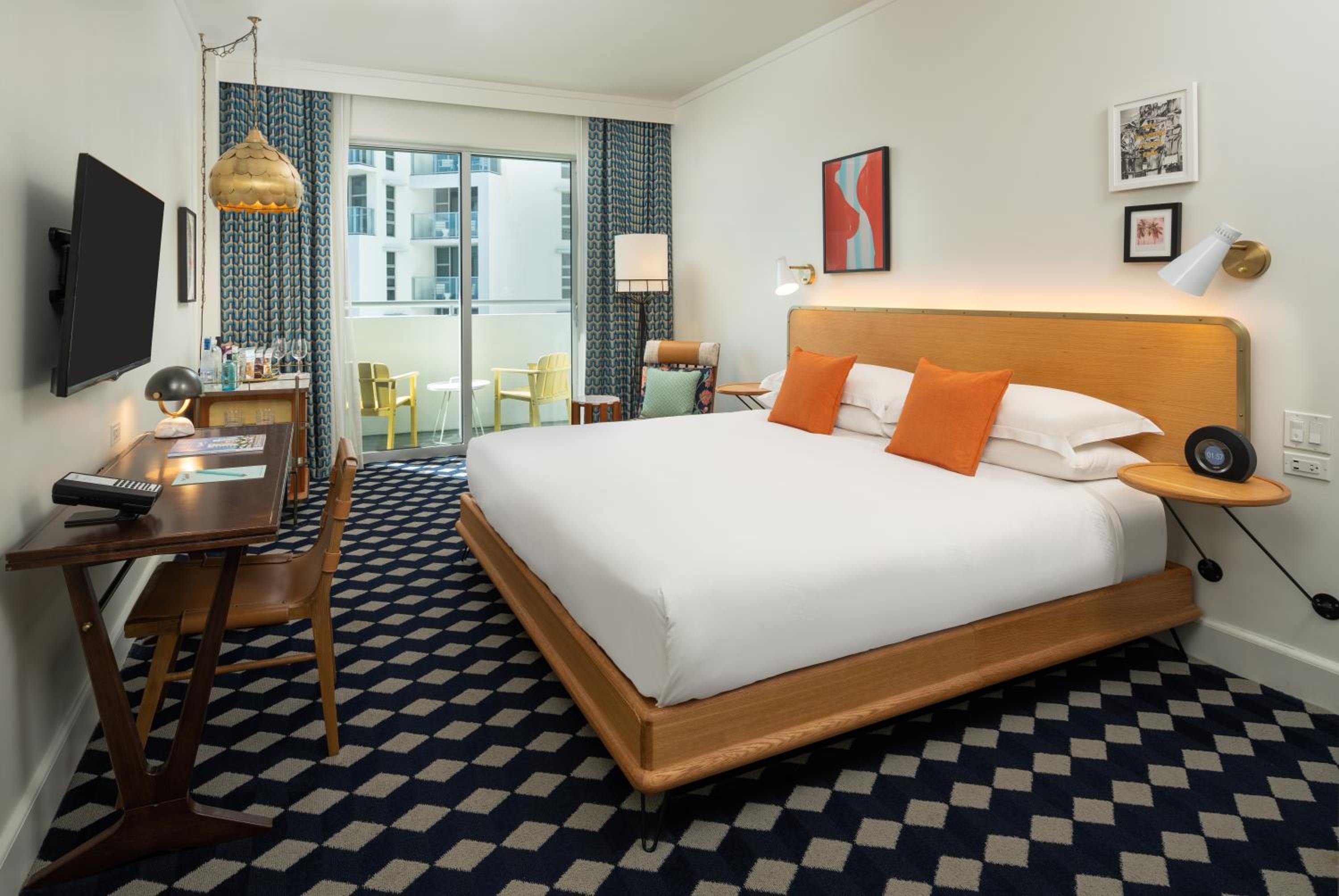 King Room with Balcony - Photo 10