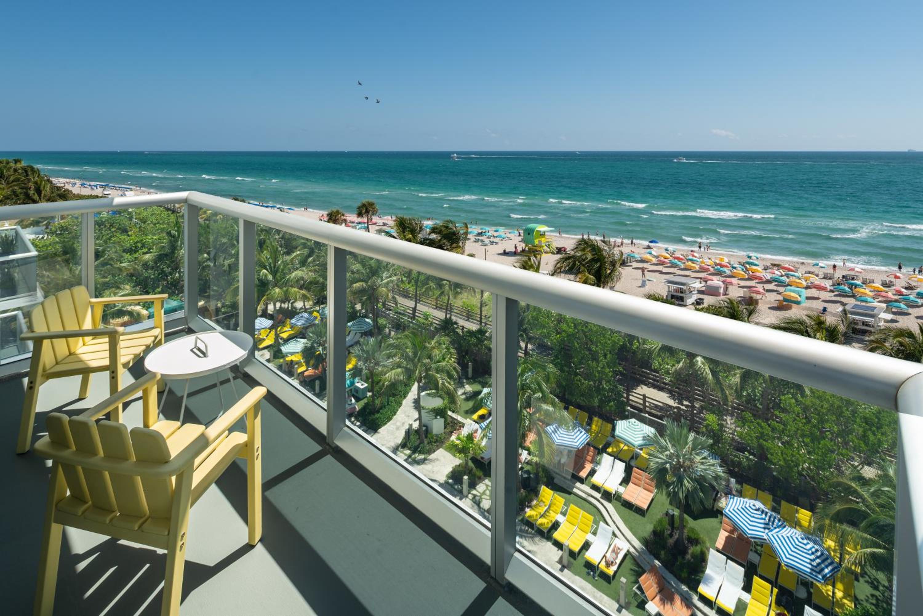 One-Bedroom King Room with Balcony - Panoramic Ocean View - Photo 9