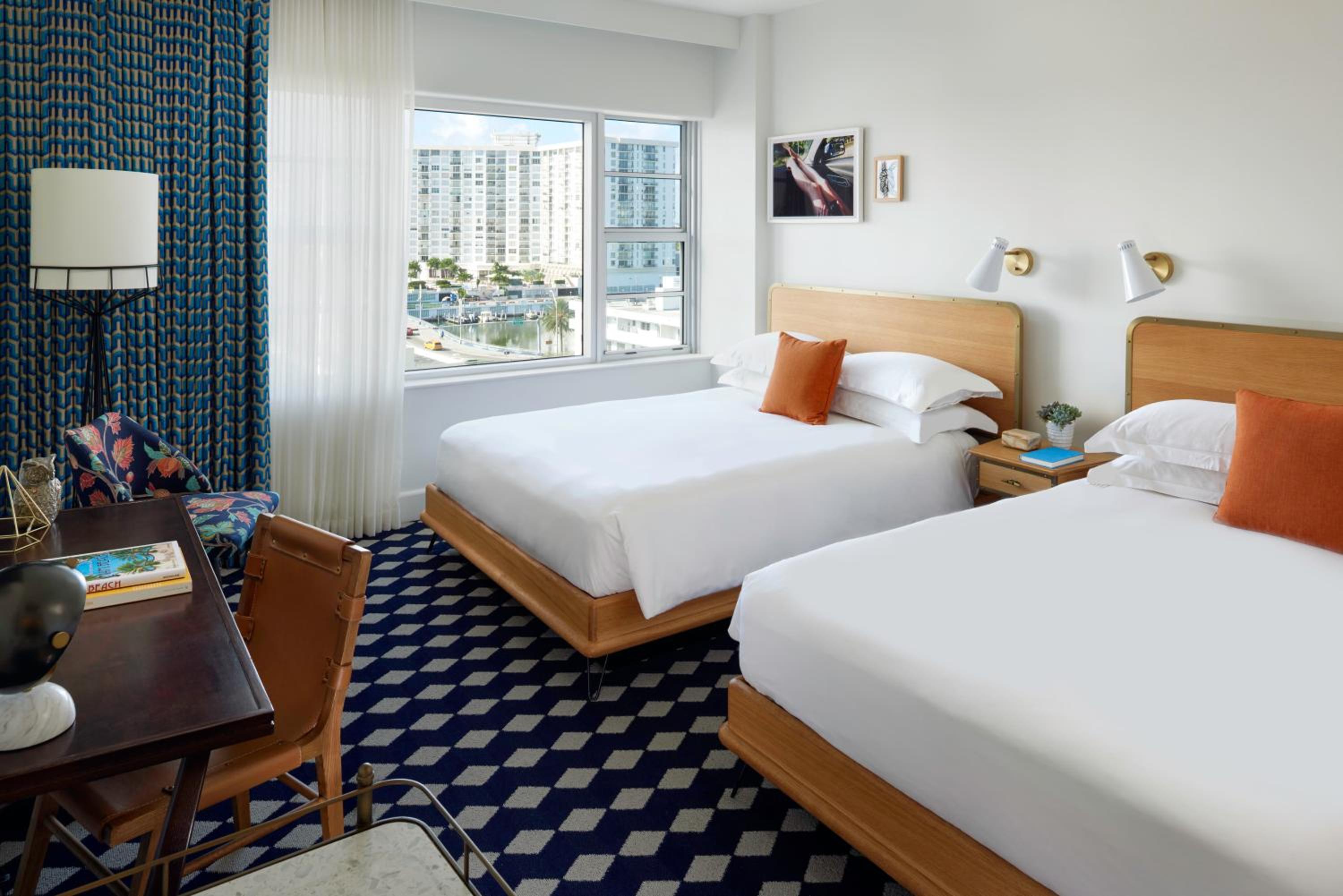Queen Room with Two Queen Beds - Photo 8