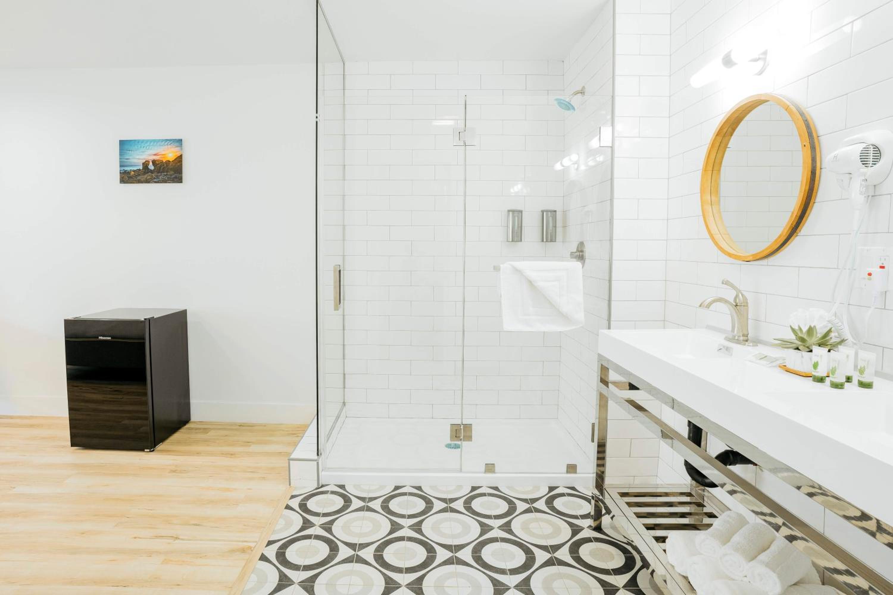 Superior King Suite - Photo 2