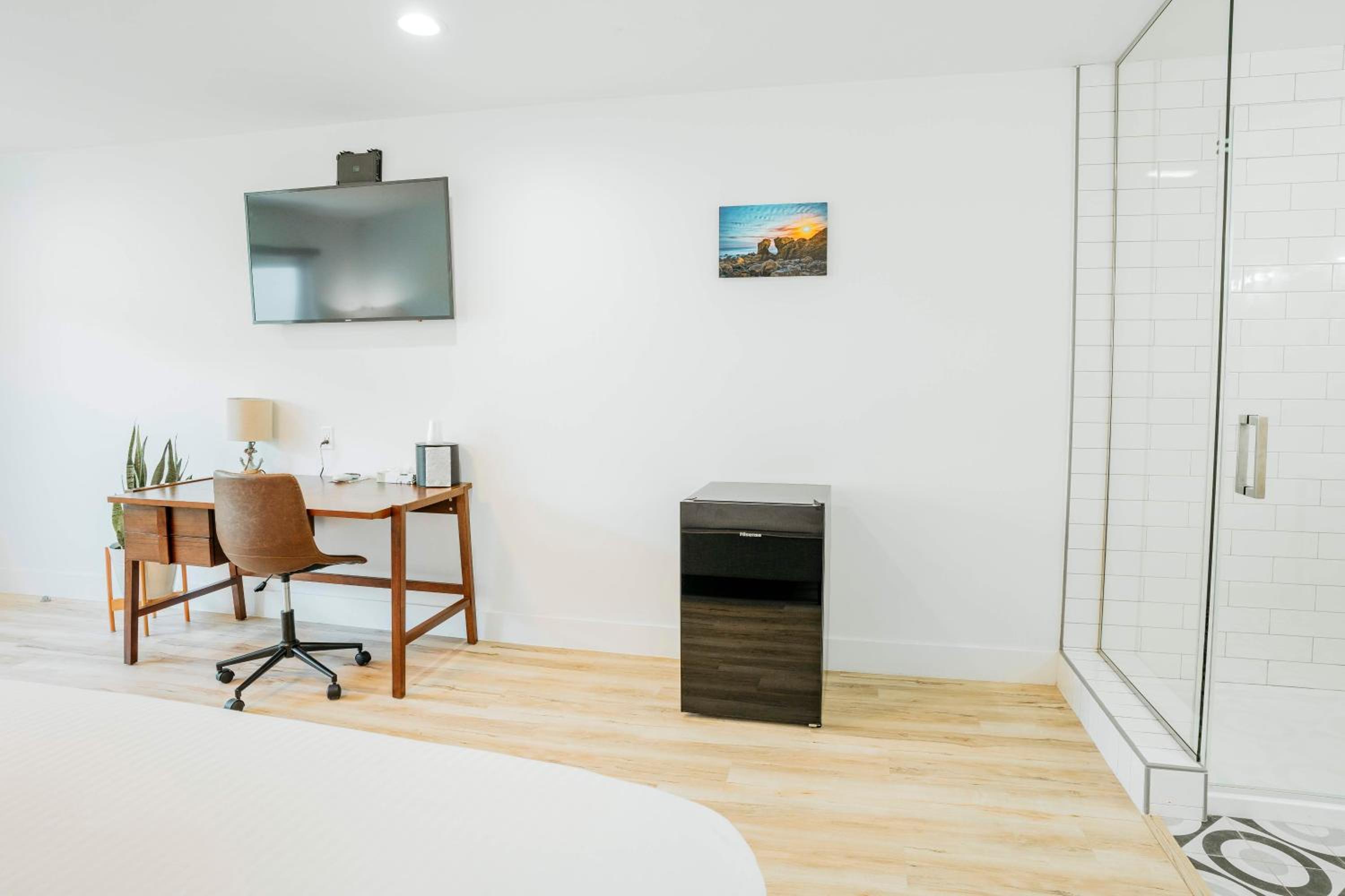 Superior King Suite - Photo 10