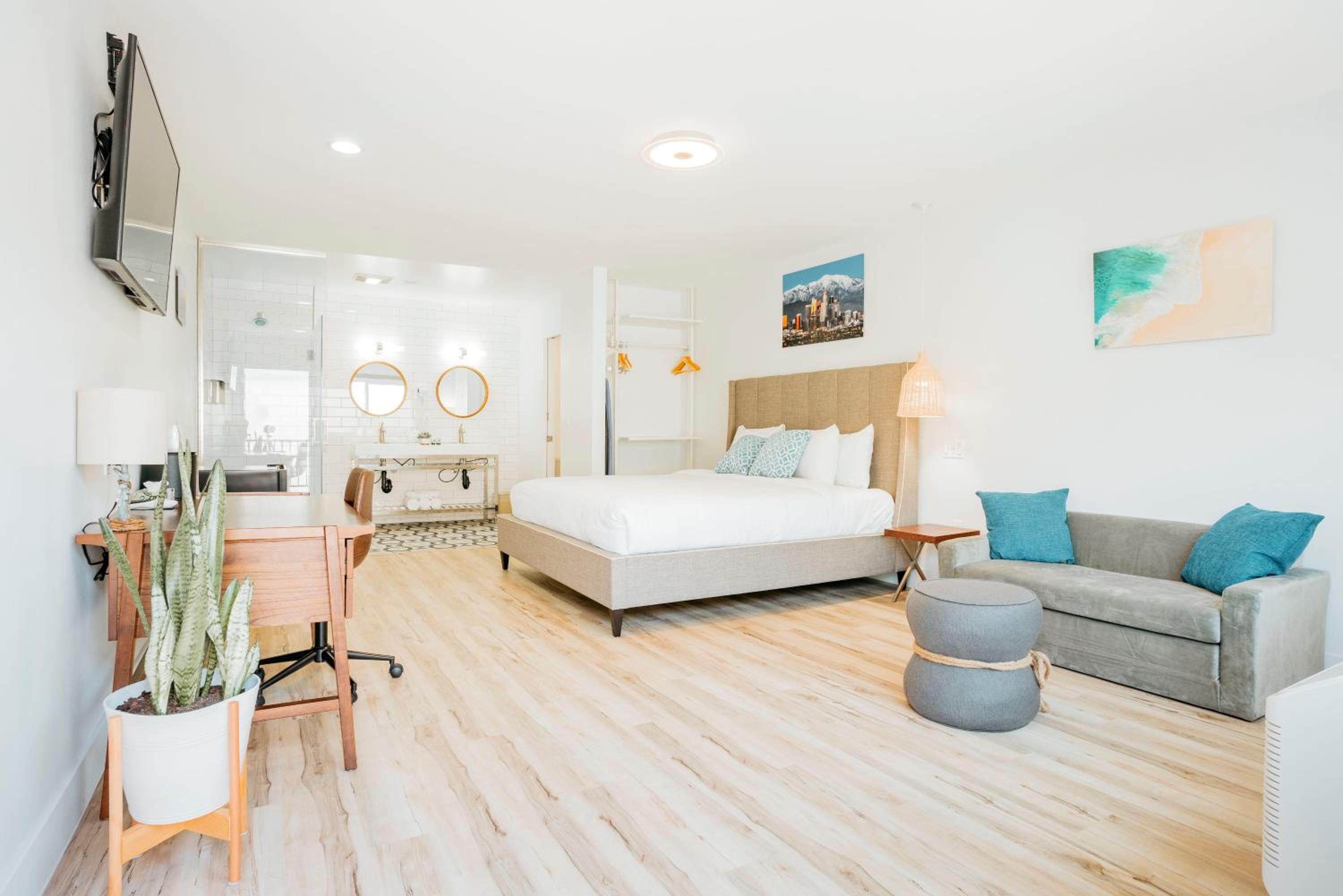 Superior King Suite - Photo 1