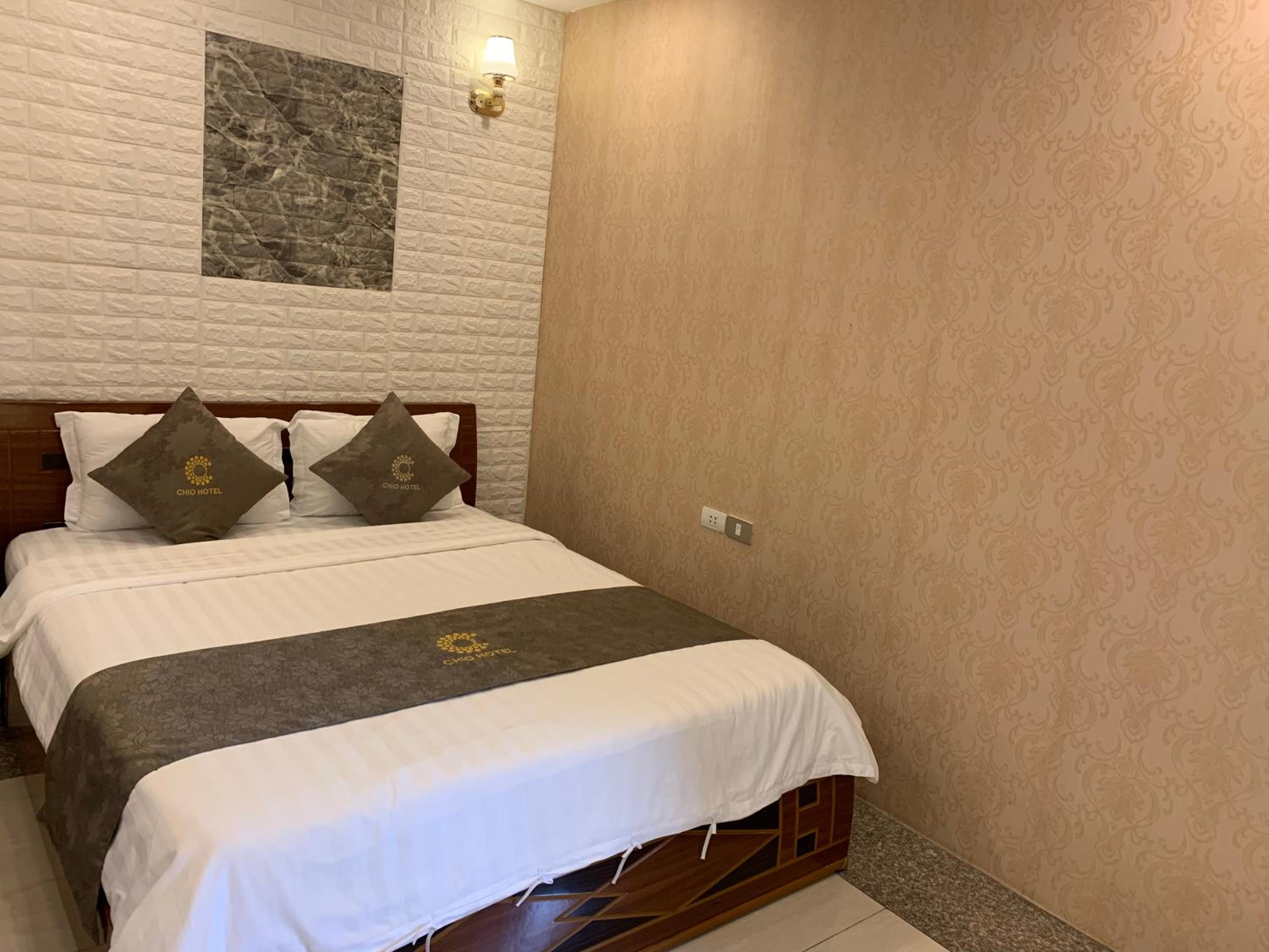 Deluxe Room (2 Adults + 1 Child)