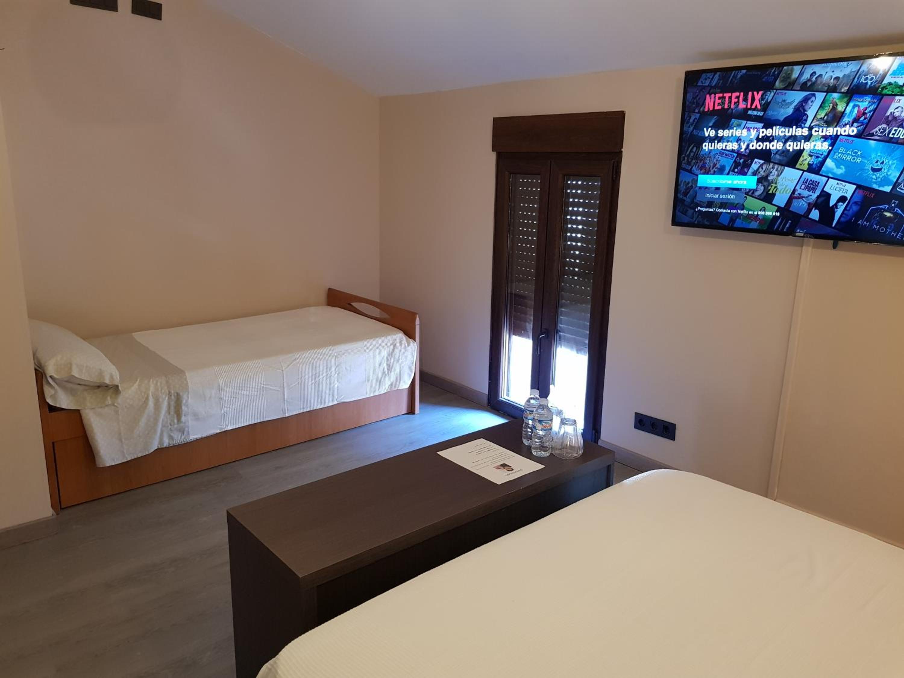 Triple Room with Private Bathroom photo 3