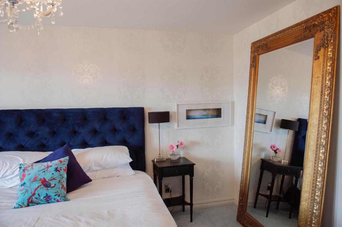 Pukaki King Room with Lake View photo 2