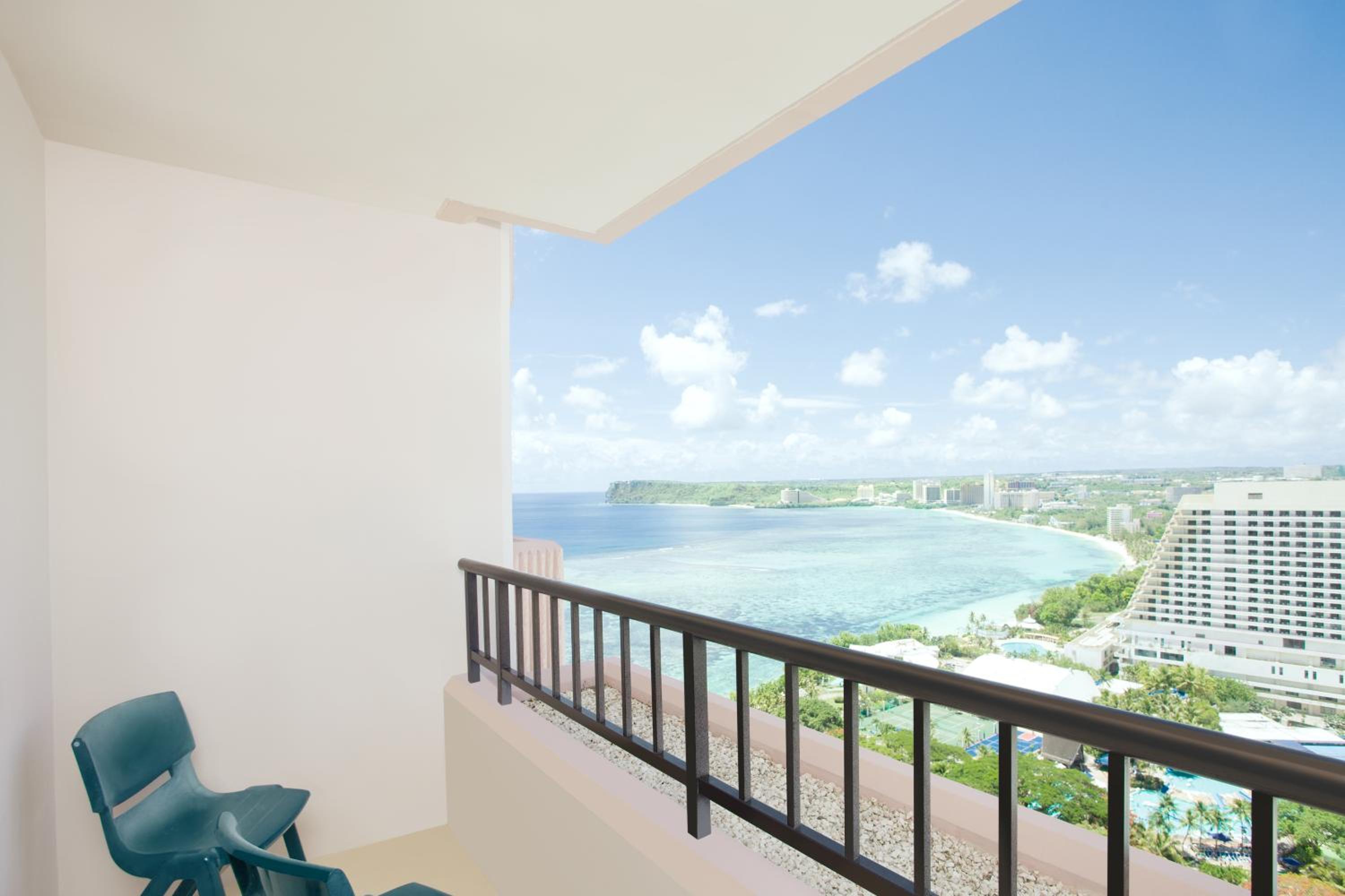 Superior Double or Twin Room with Pool View photo 3