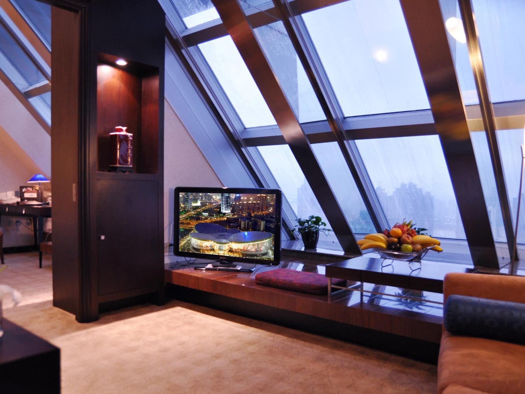 Executive Suite thumbnail 5
