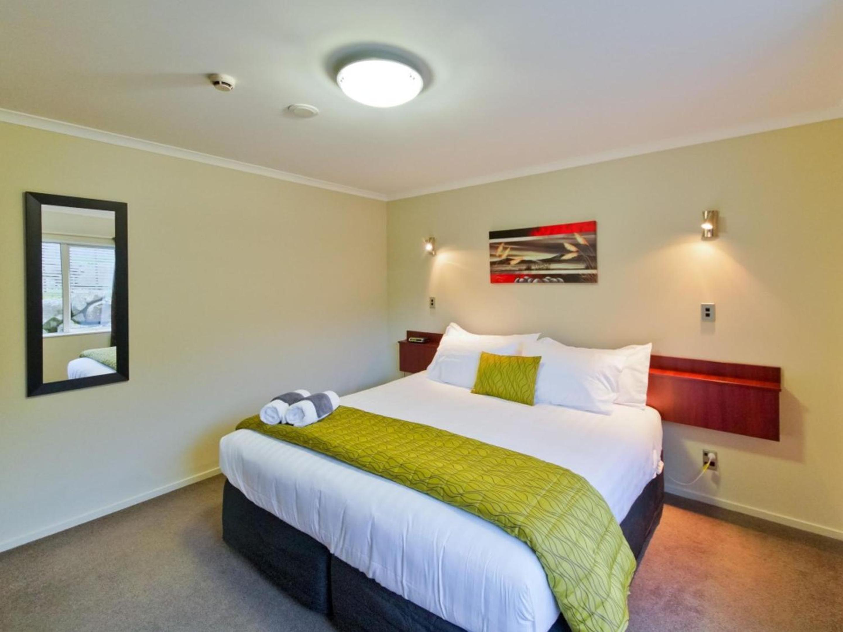 Deluxe Studio With Spa Bath photo 1