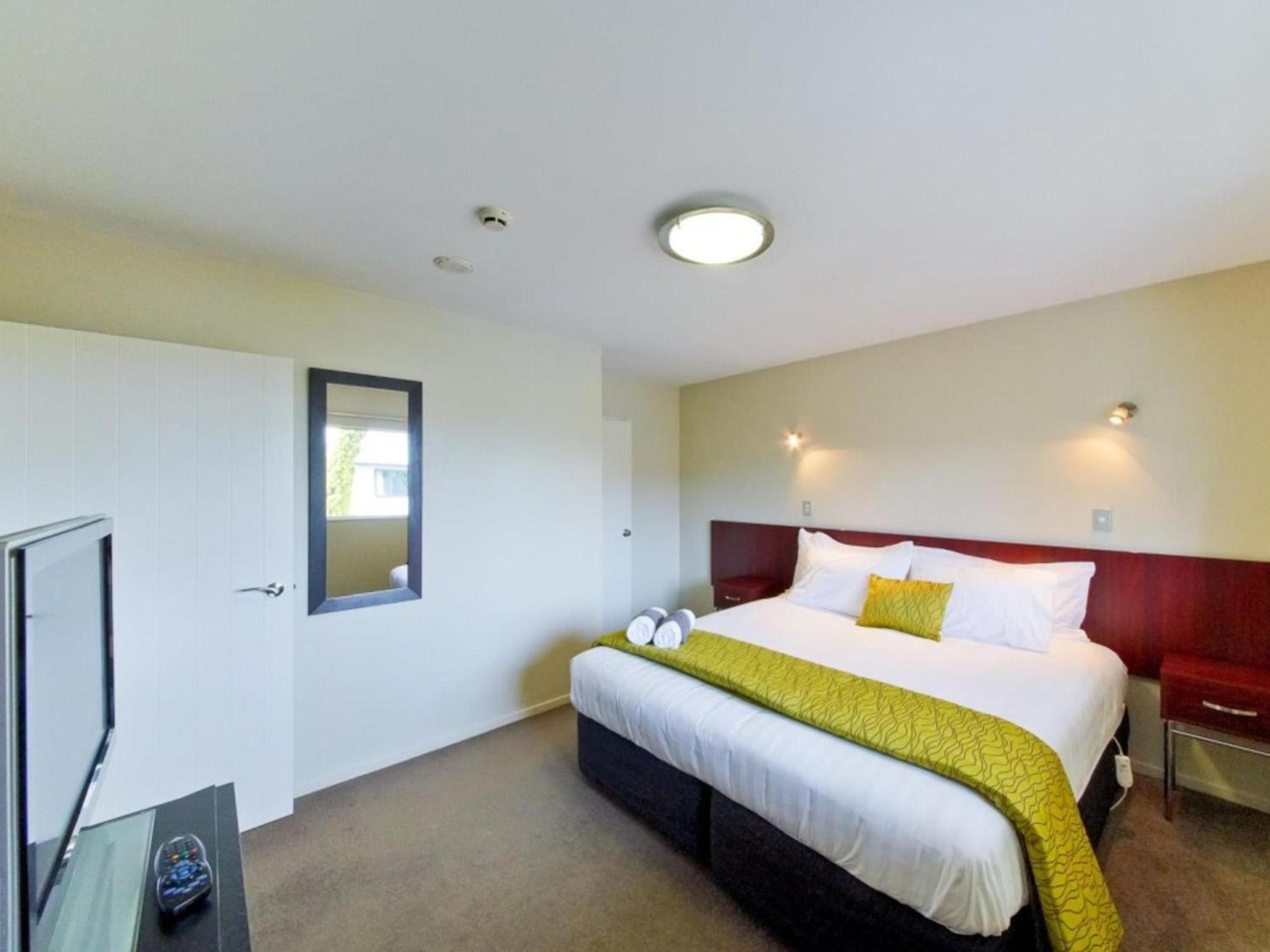 Two-Bedroom Apartment With Spa Bath photo 2