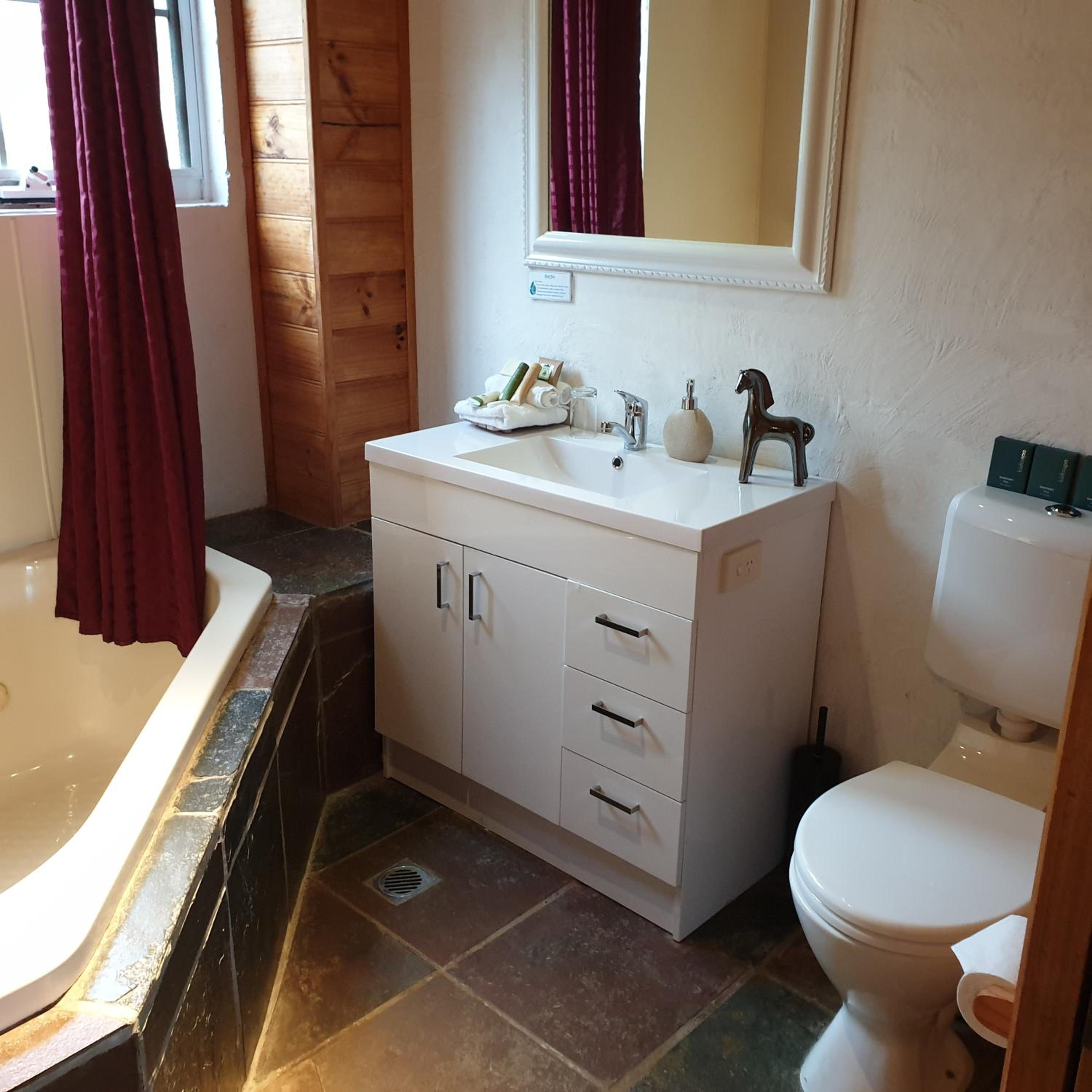 Queen Room with Spa Bath - Photo 4