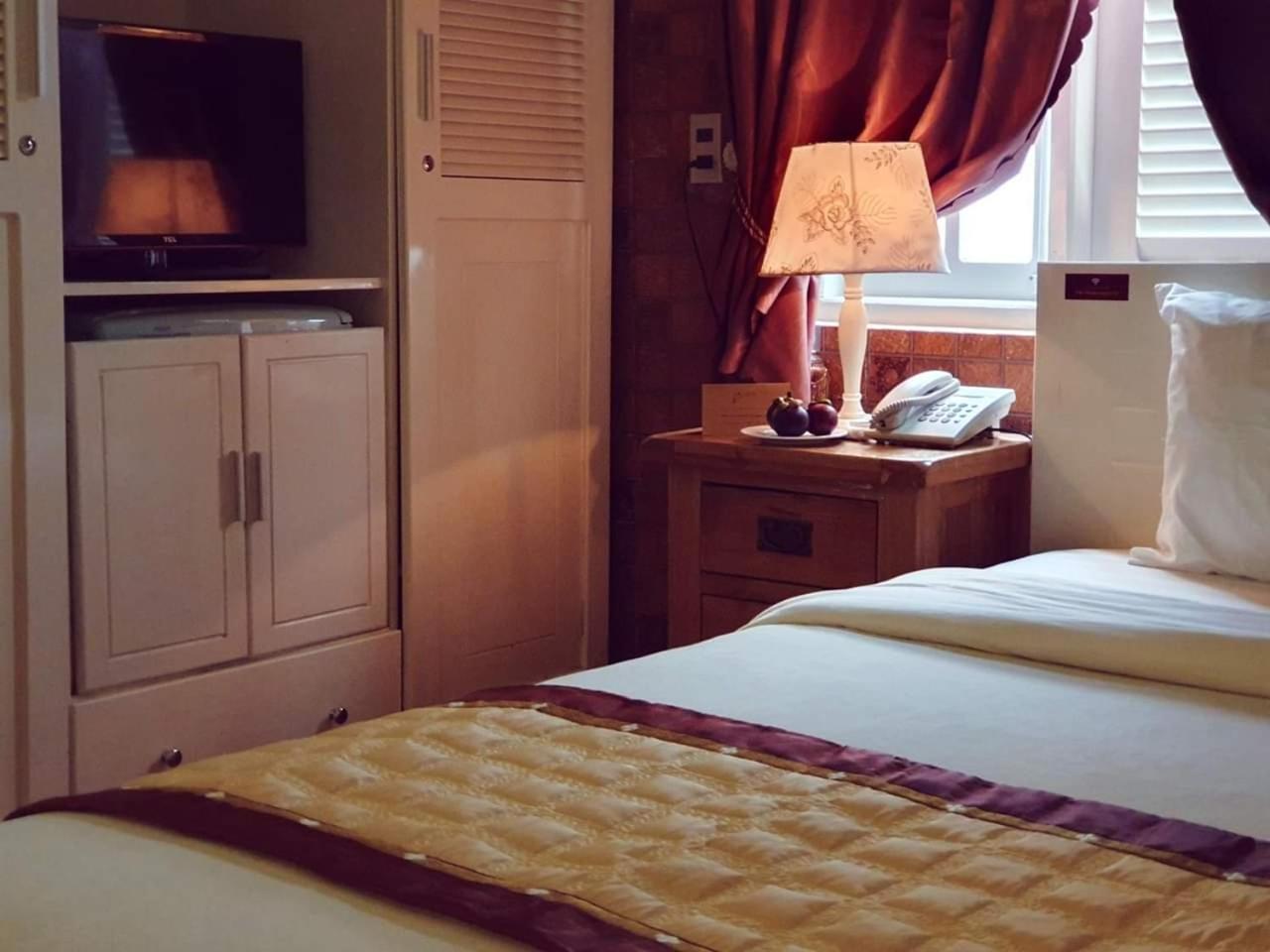 Deluxe Queen Room - Photo 6