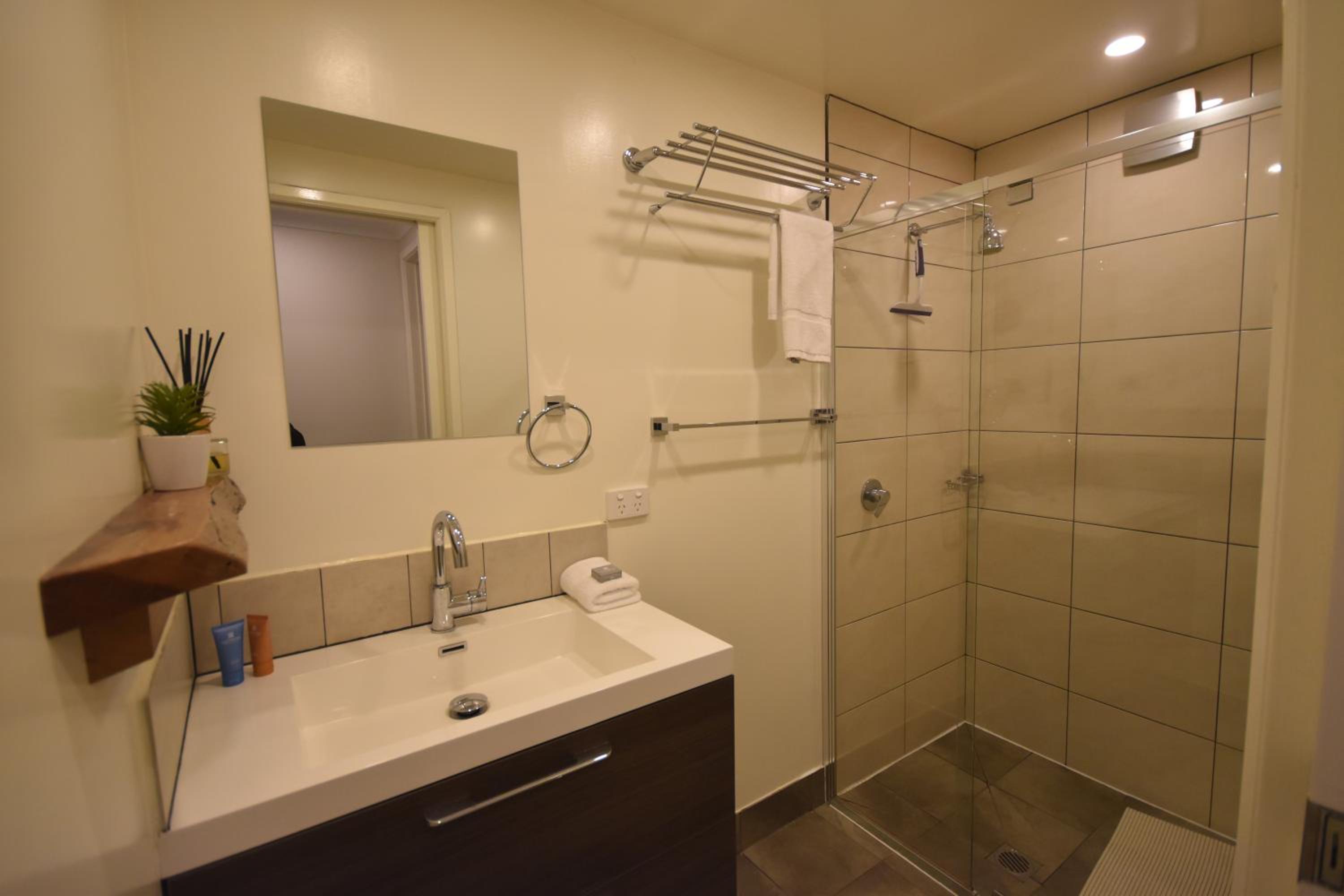 Three-Bedroom House - Photo 3