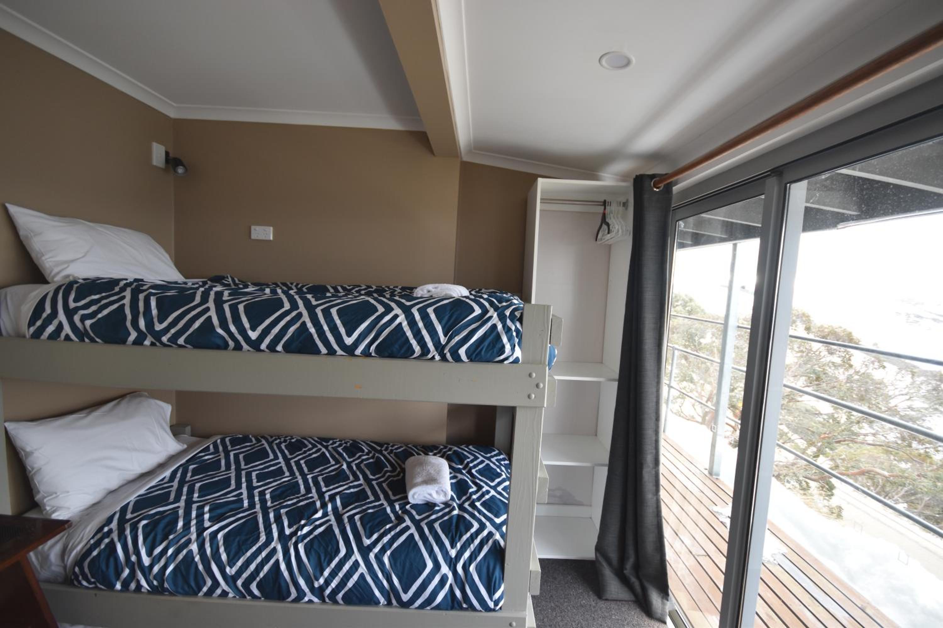 Three-Bedroom House - Photo 8