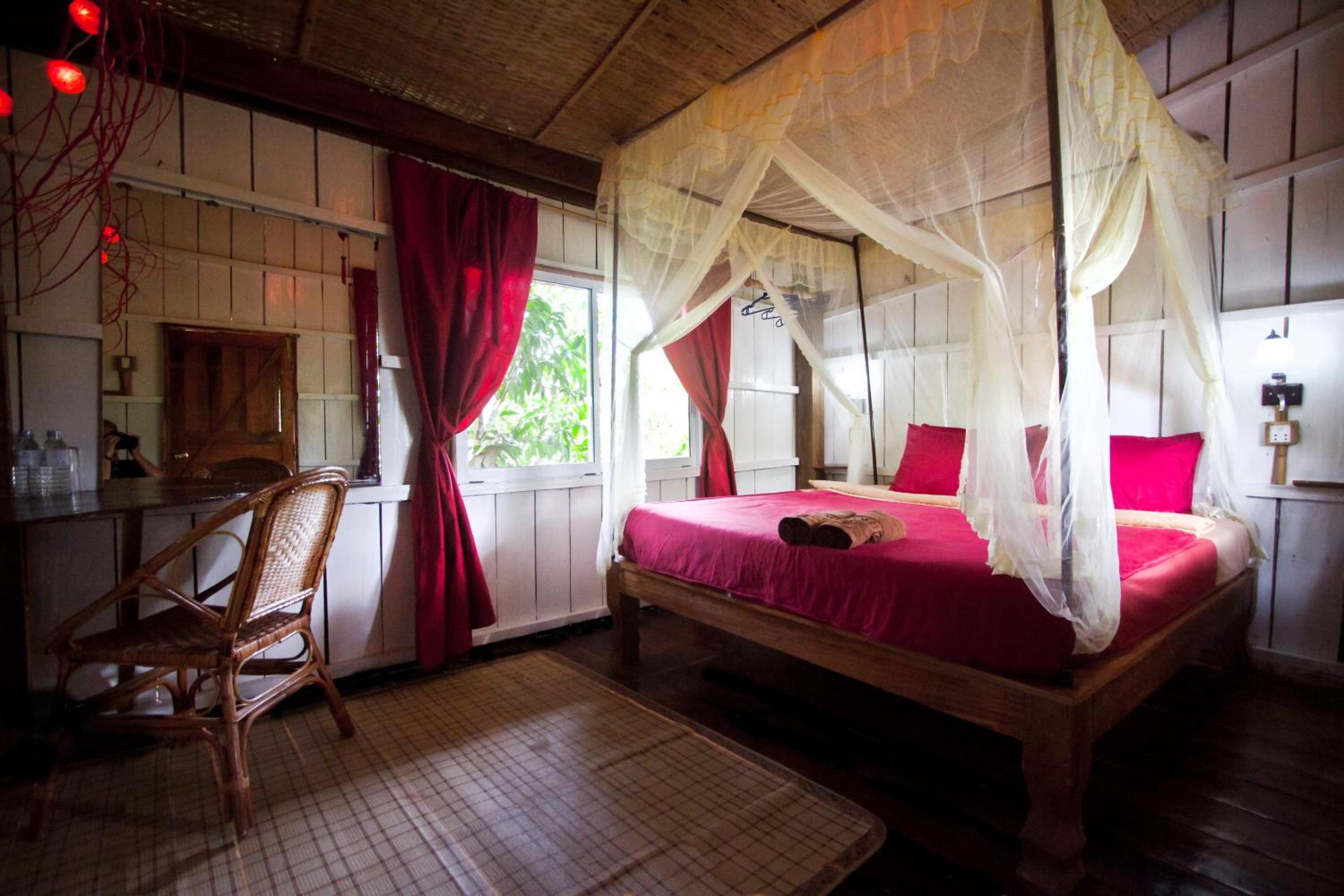 Premium Tree House photo 1