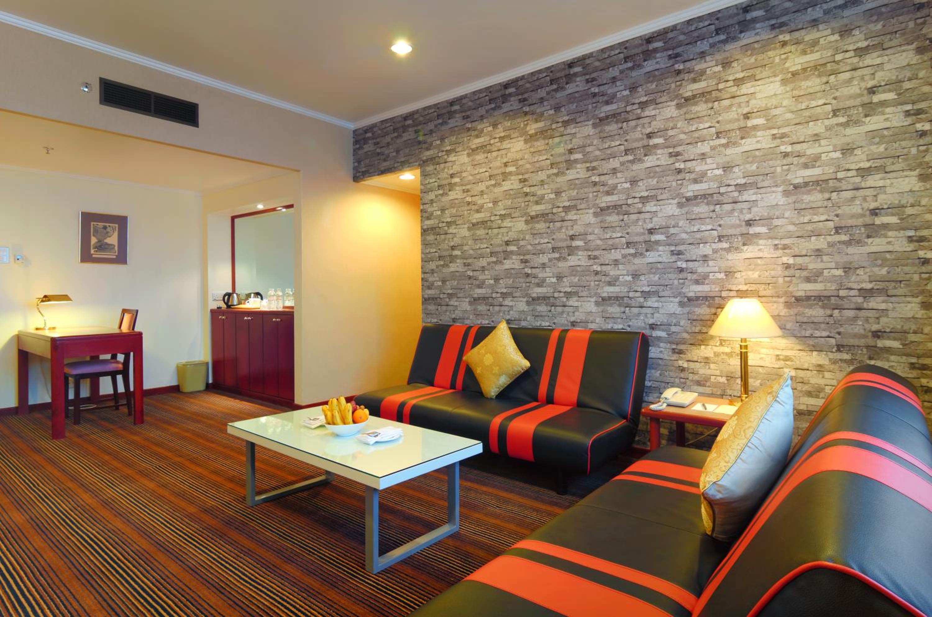 Suite with Steam Room
