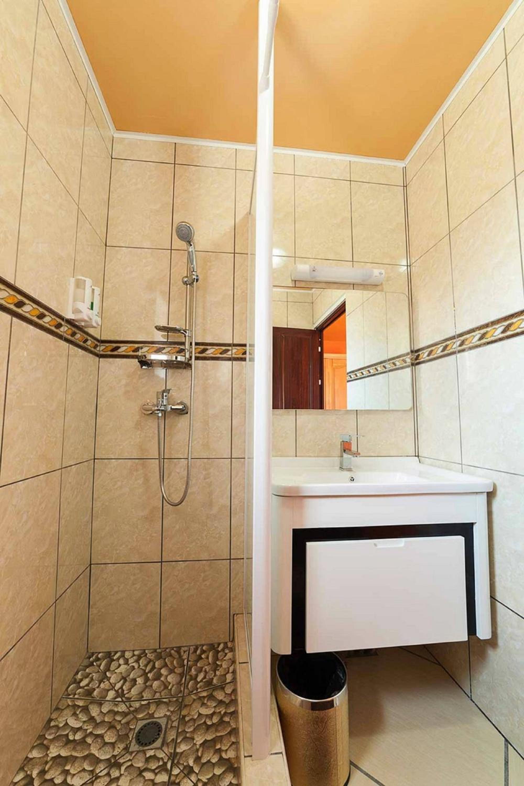 Triple Room with Shower - Photo 7