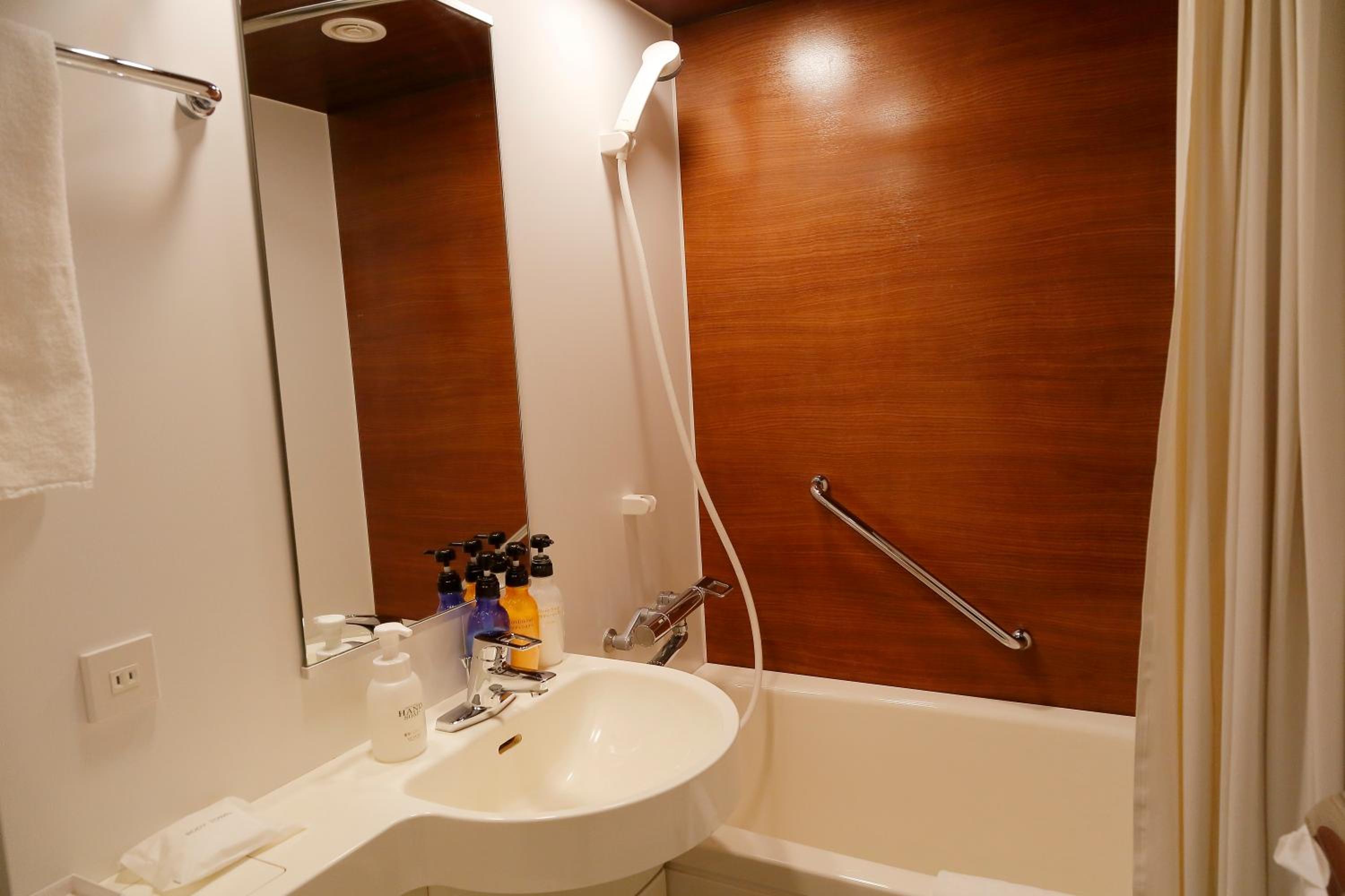 Double Room with Small Double Bed and Bathtub - Non-Smoking photo 2
