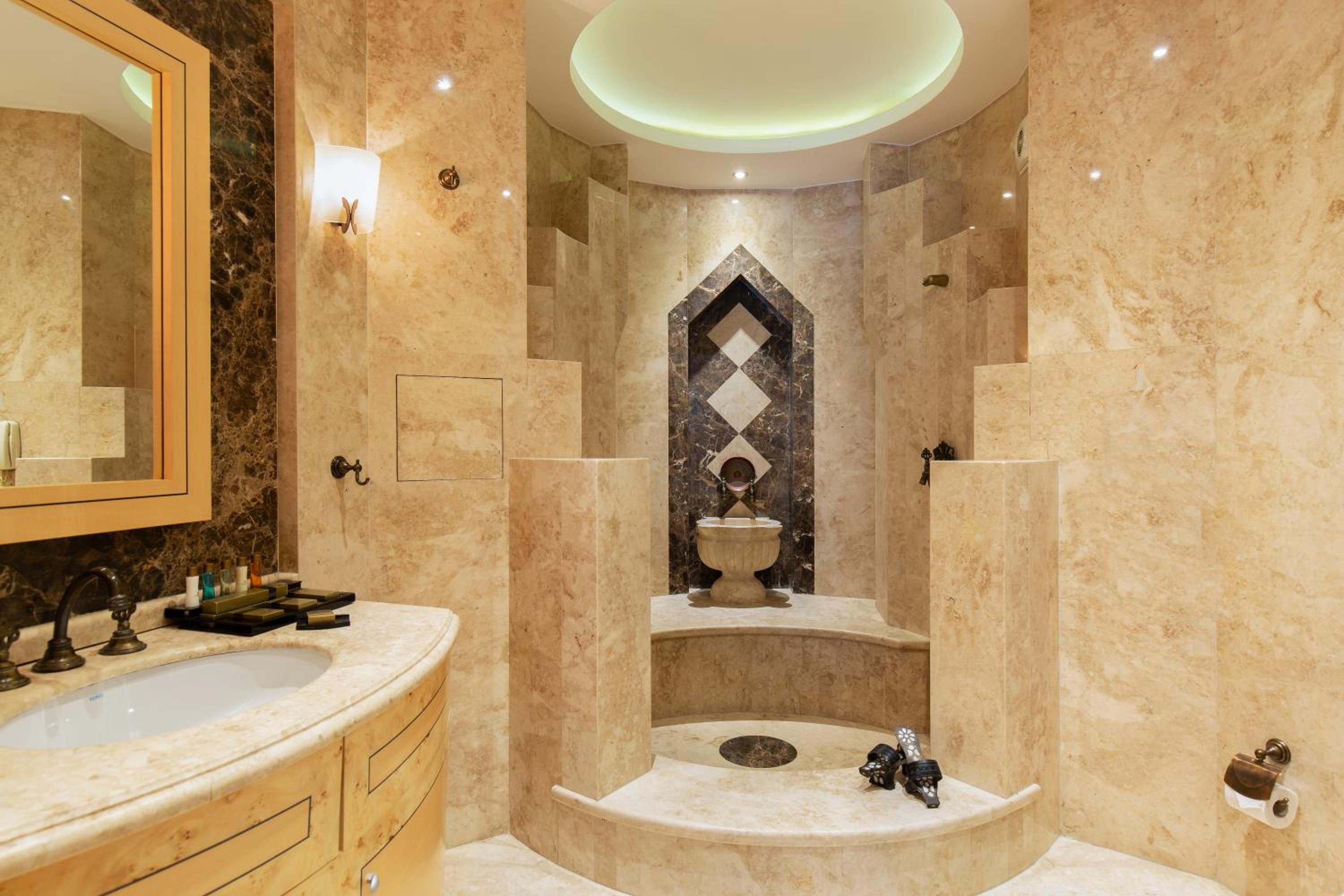 Corner Room with Spa Bath - Photo 2