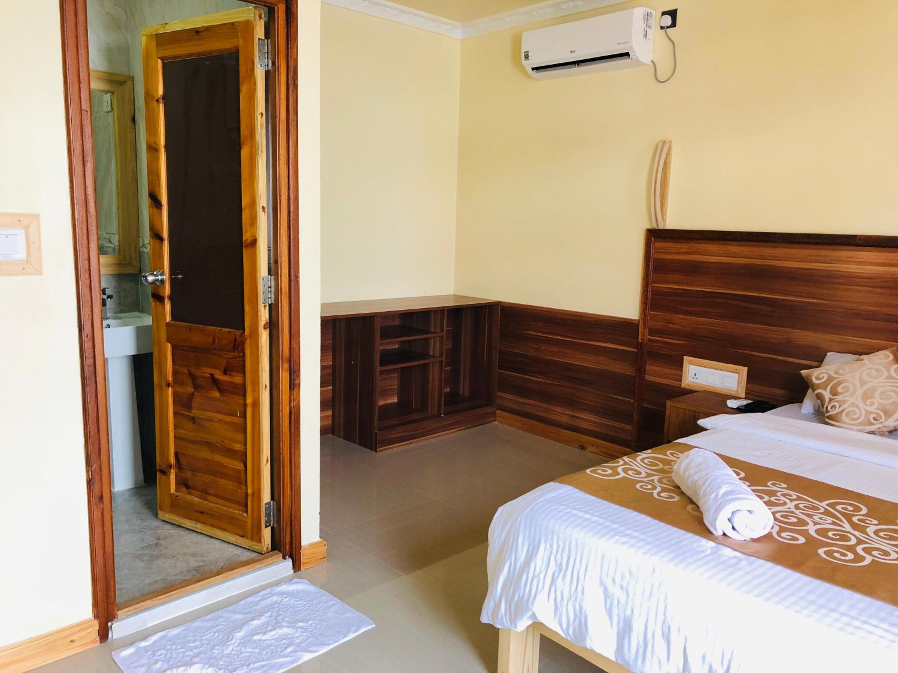 King Room with Balcony photo 2