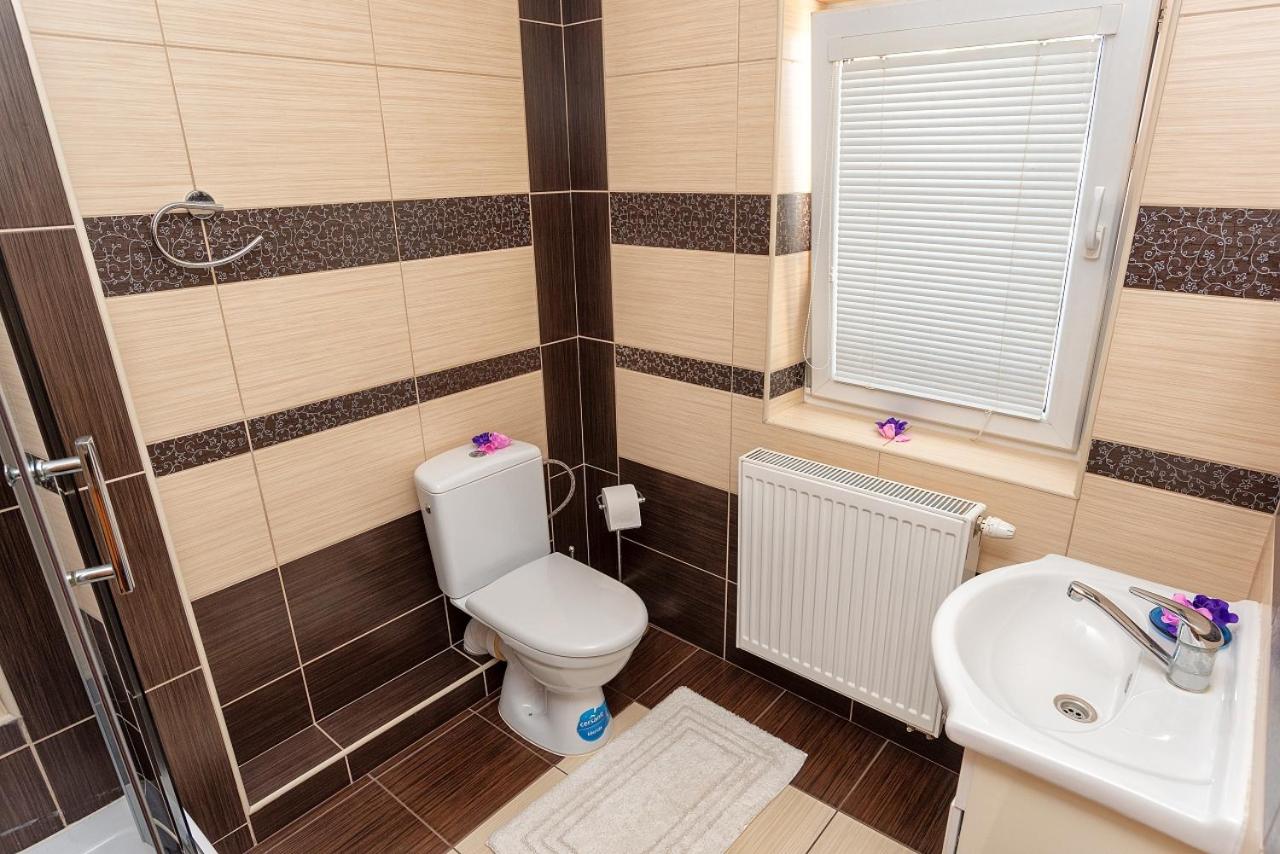 Economy Triple Room - Photo 4