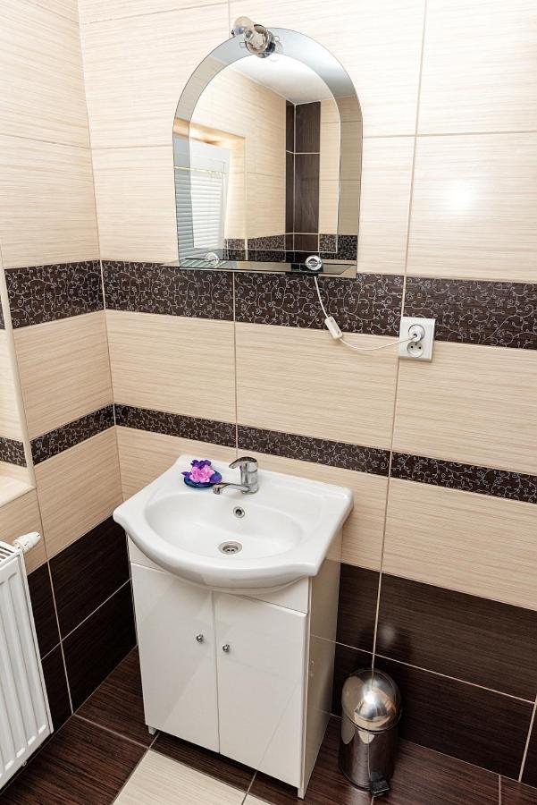 Economy Triple Room - Photo 5