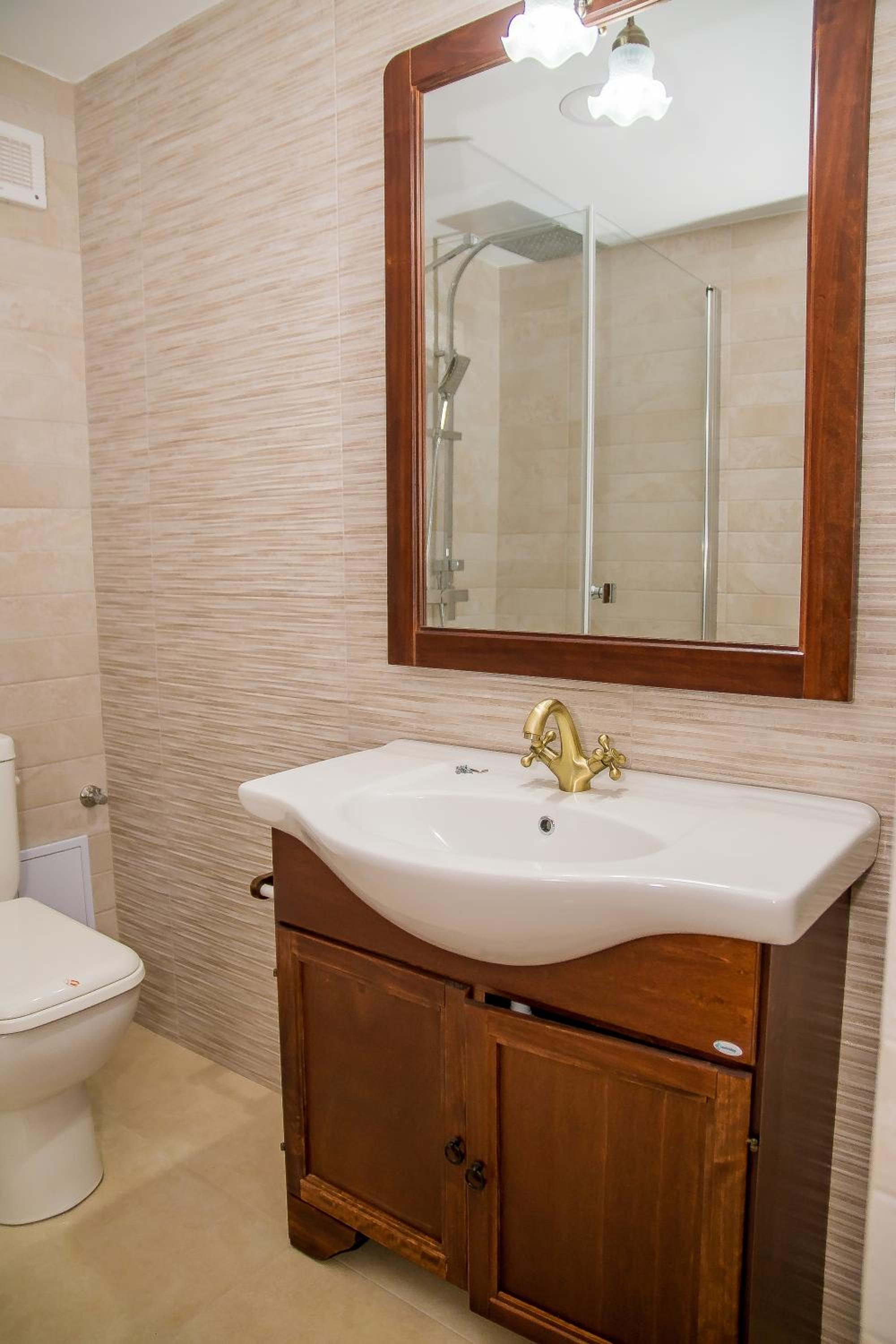 Double Room - Photo 8