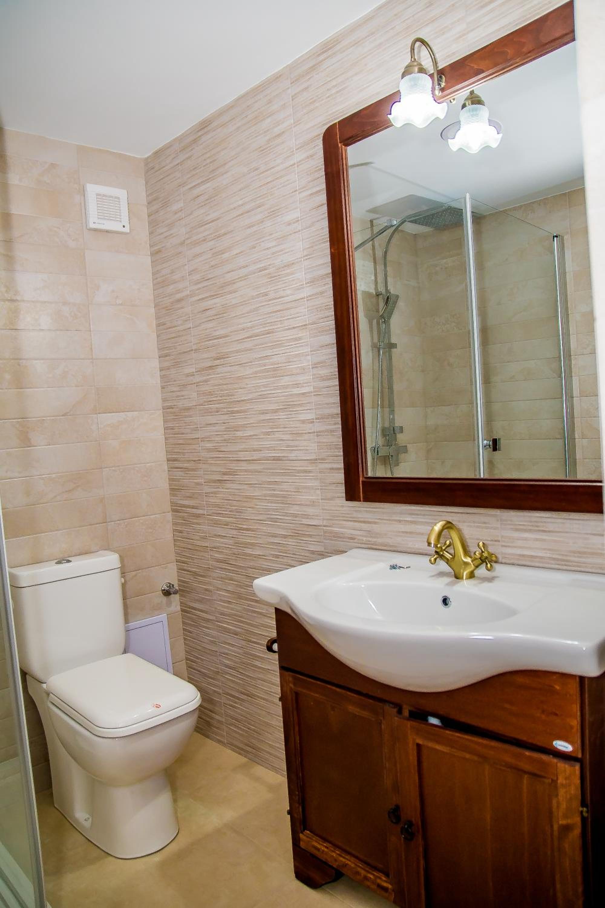 Double Room - Photo 7