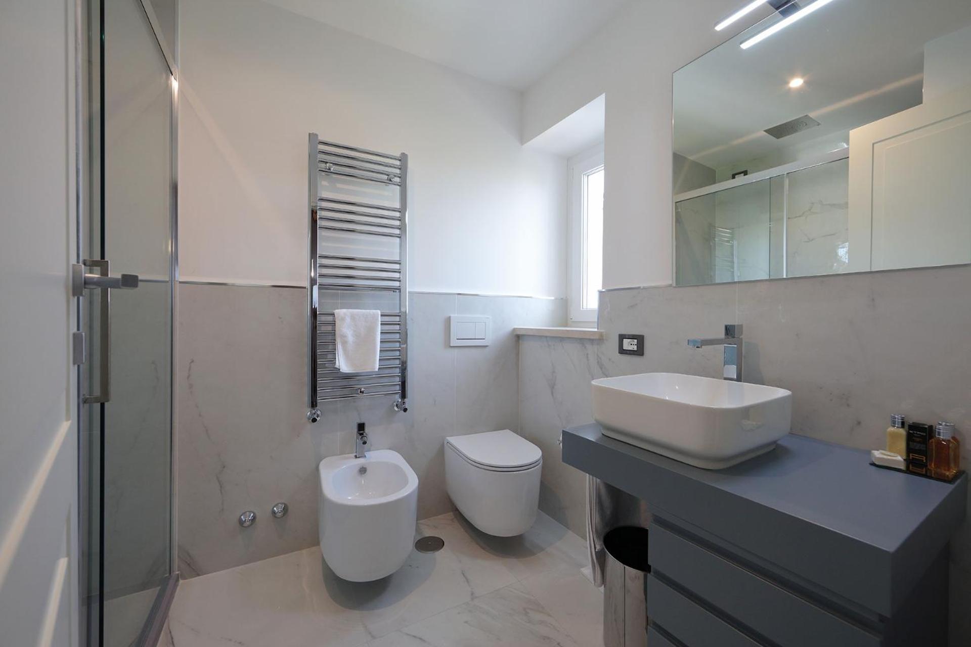 Double Room - Photo 4