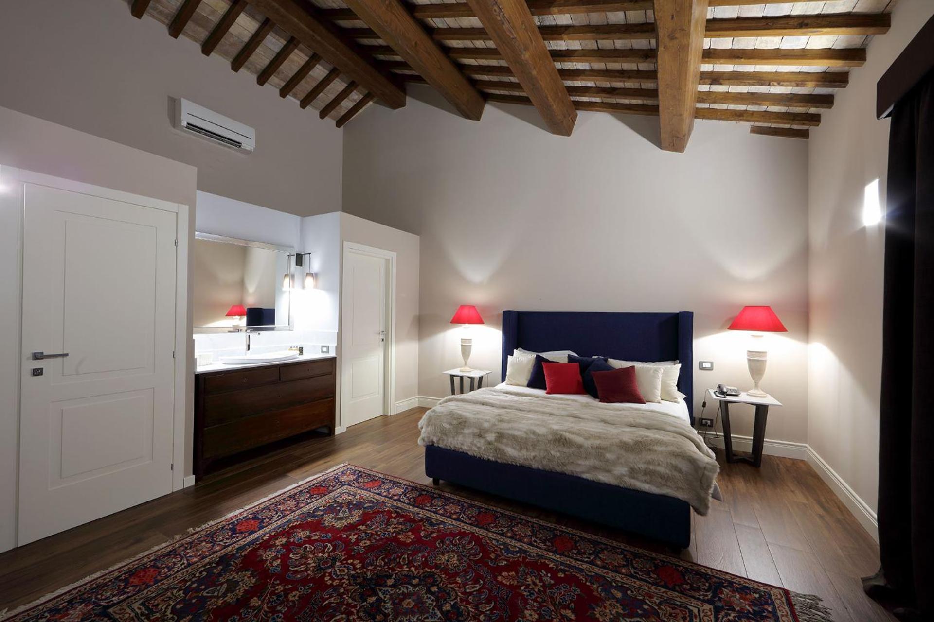 Superior King Room - Photo 1