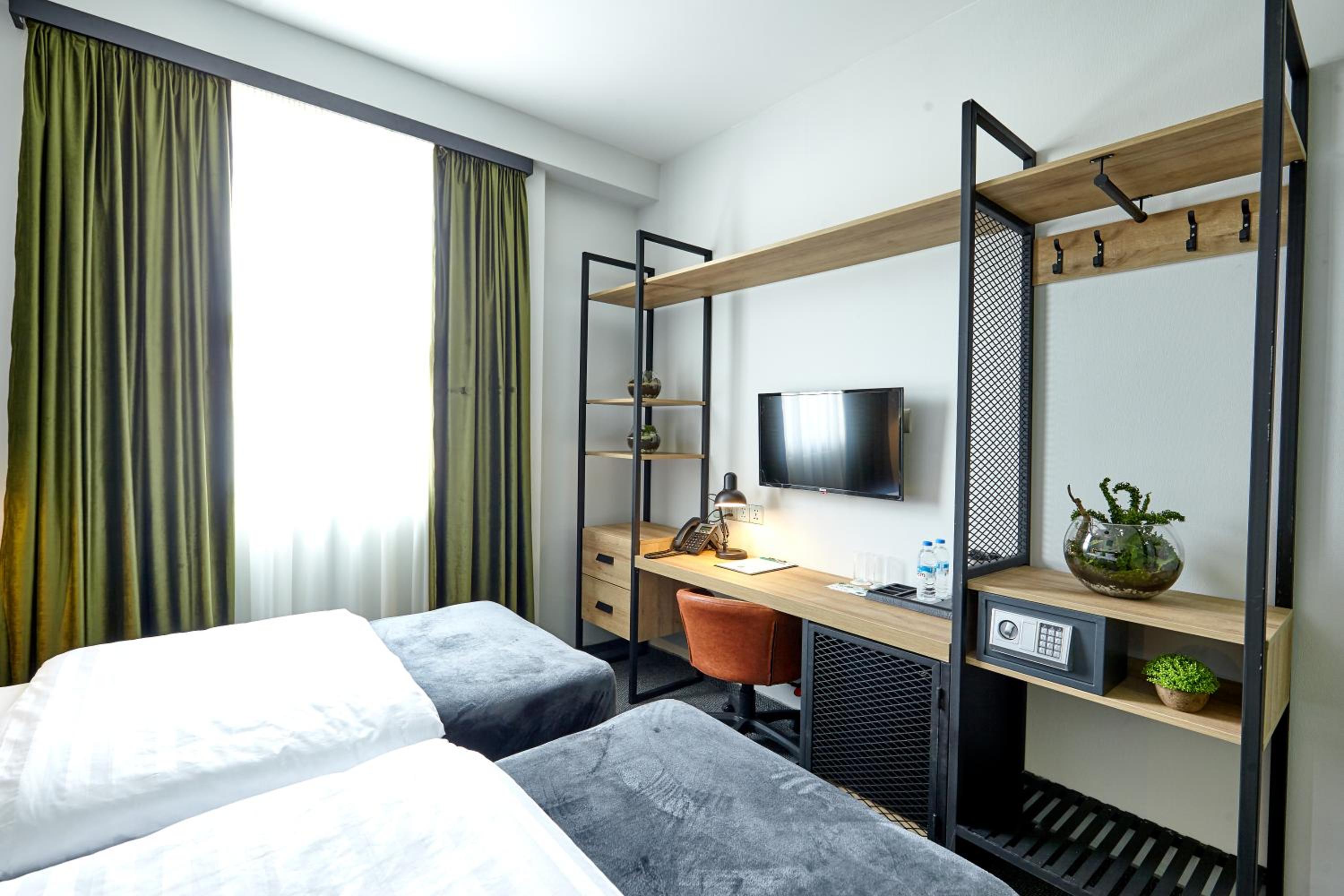 Standard Twin Room - Photo 3