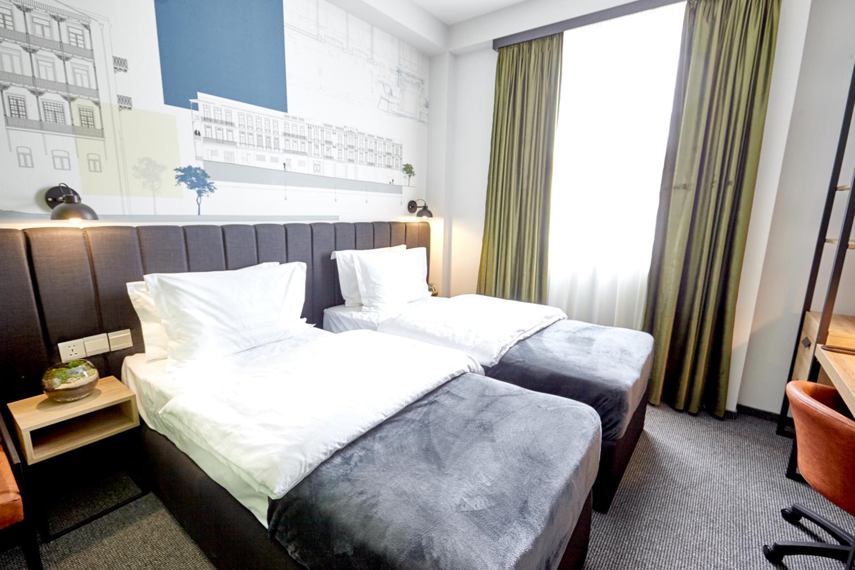 Standard Twin Room - Photo 4