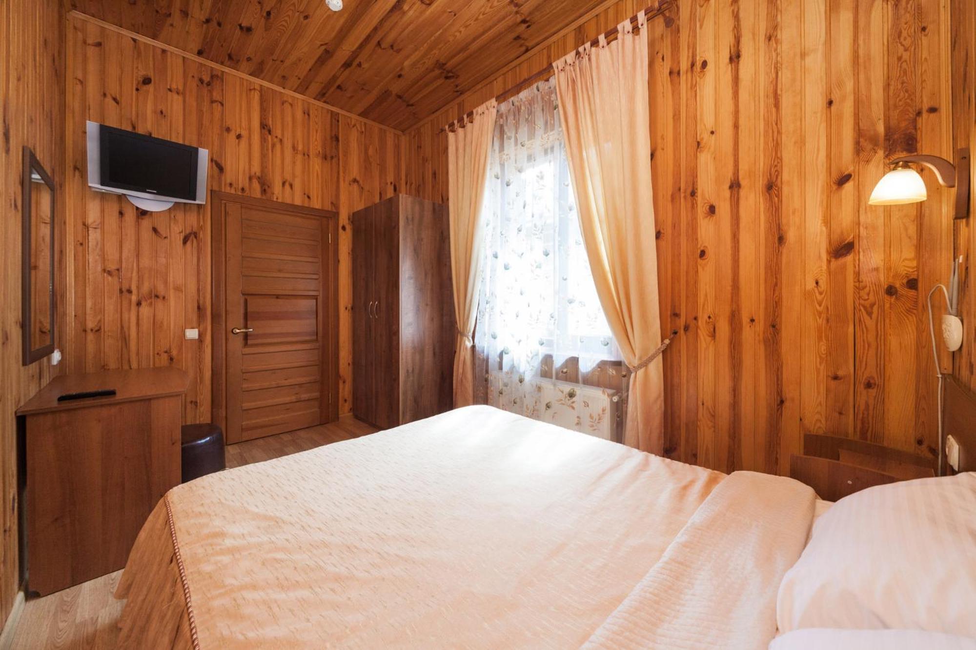 Cottage (4 Adults)