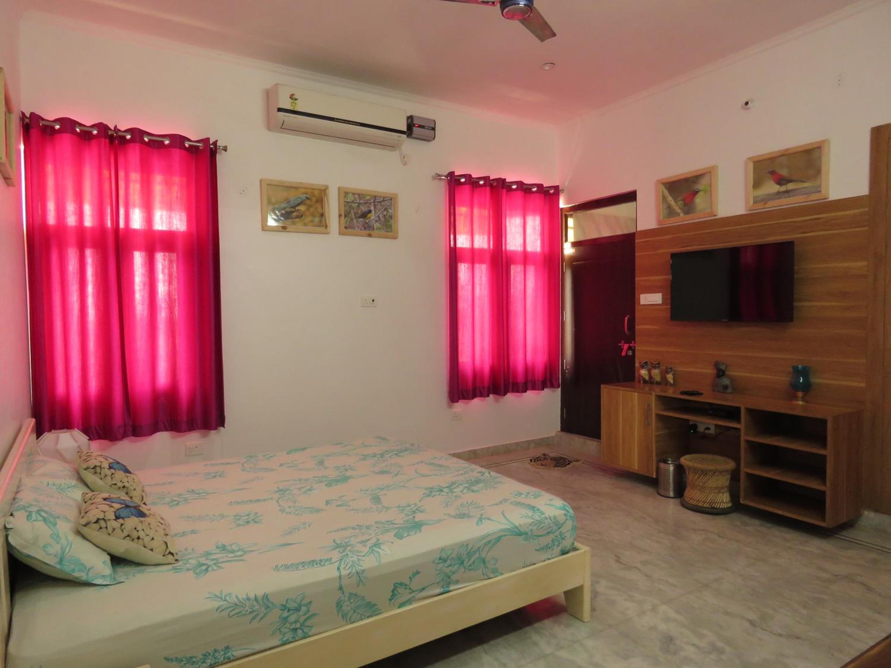 Deluxe Double Room - Photo 9