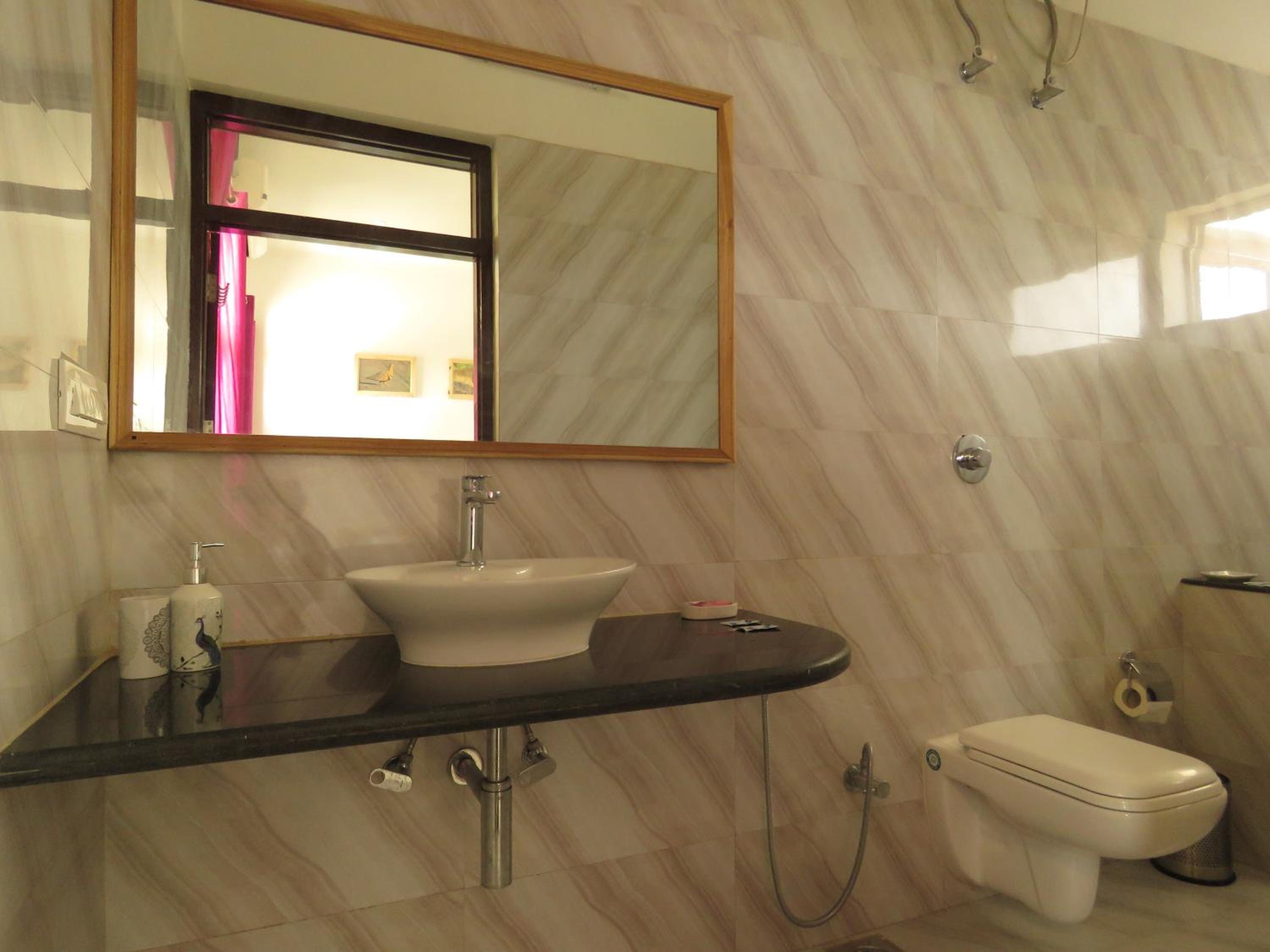 Deluxe Double Room - Photo 8