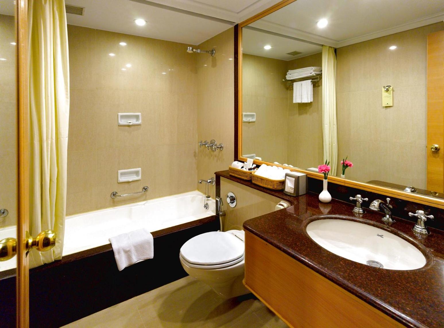 Business Club Room - 10% off on Laundry and Travel desk - Photo 4