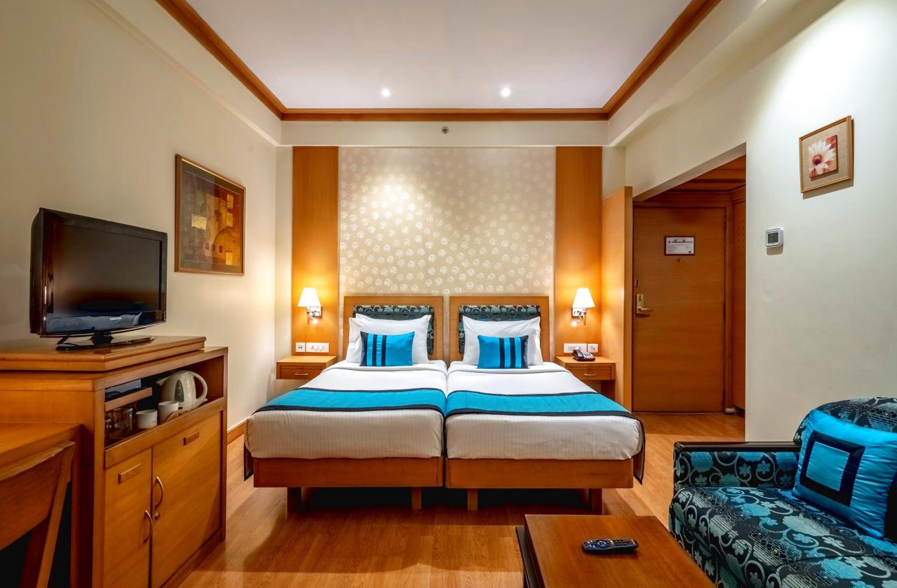 Business Club Room - 10% off on Laundry and Travel desk - Photo 1