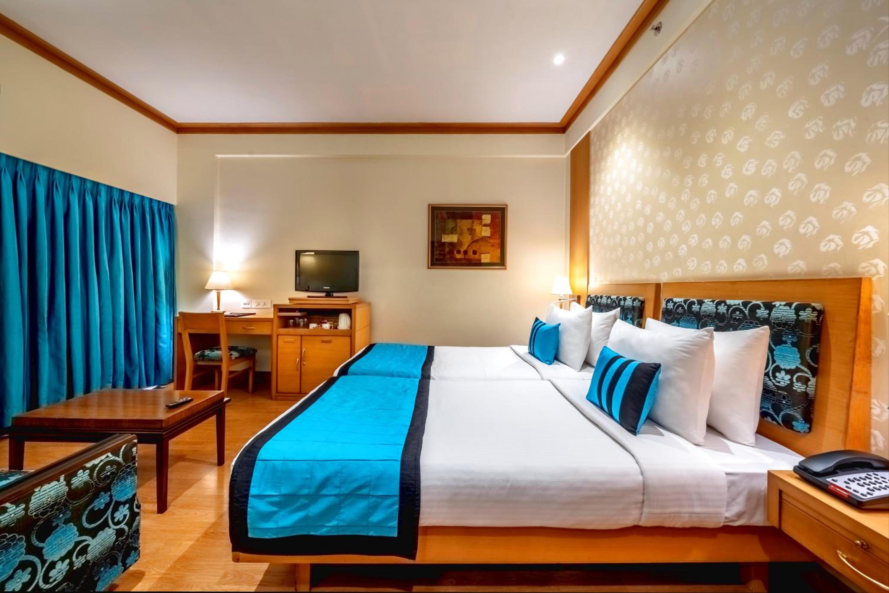 Business Club Room - 10% off on Laundry and Travel desk - Photo 6
