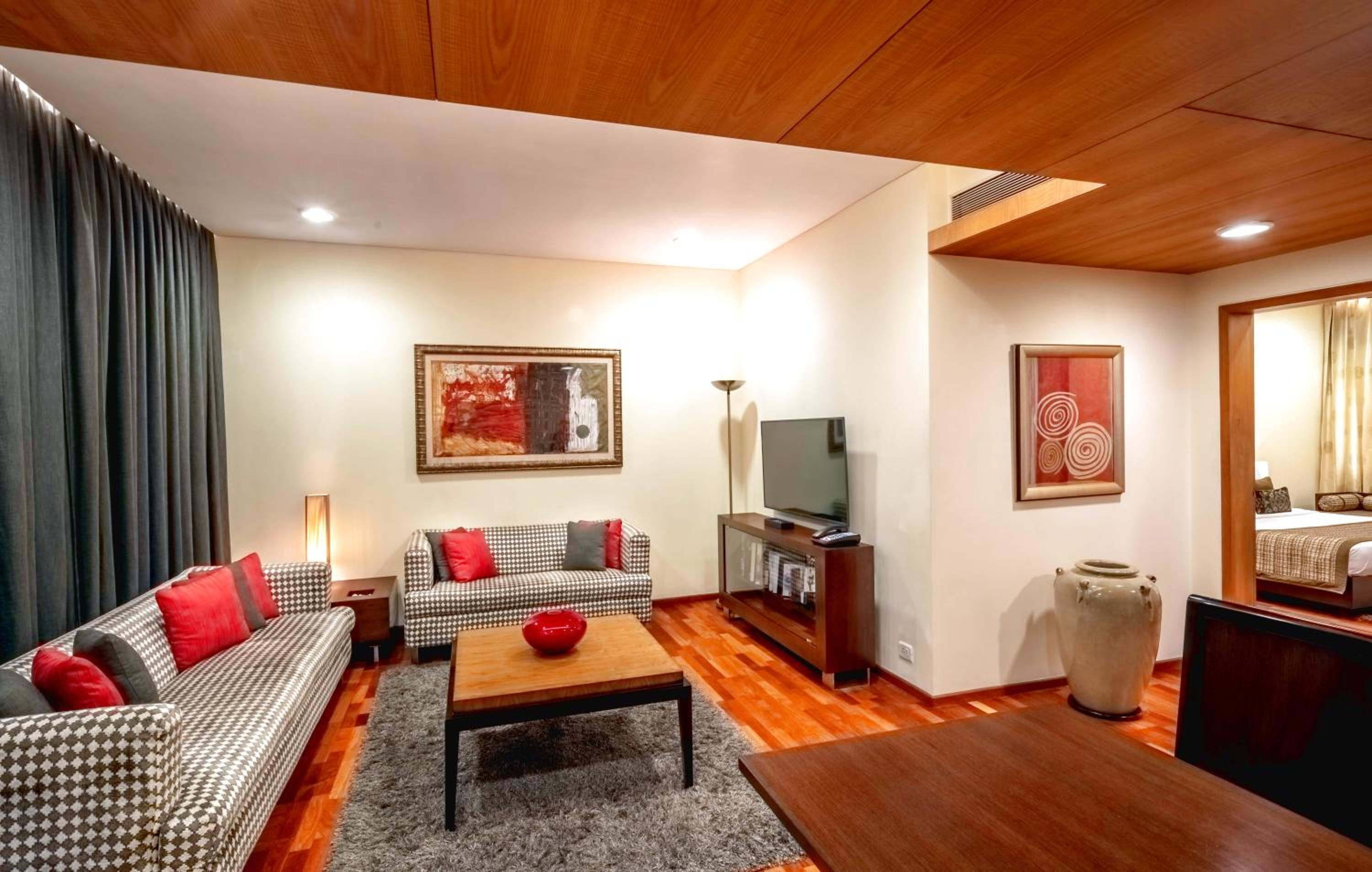 Russel Suite - 10% off on Laundry and Travel desk  - Photo 7