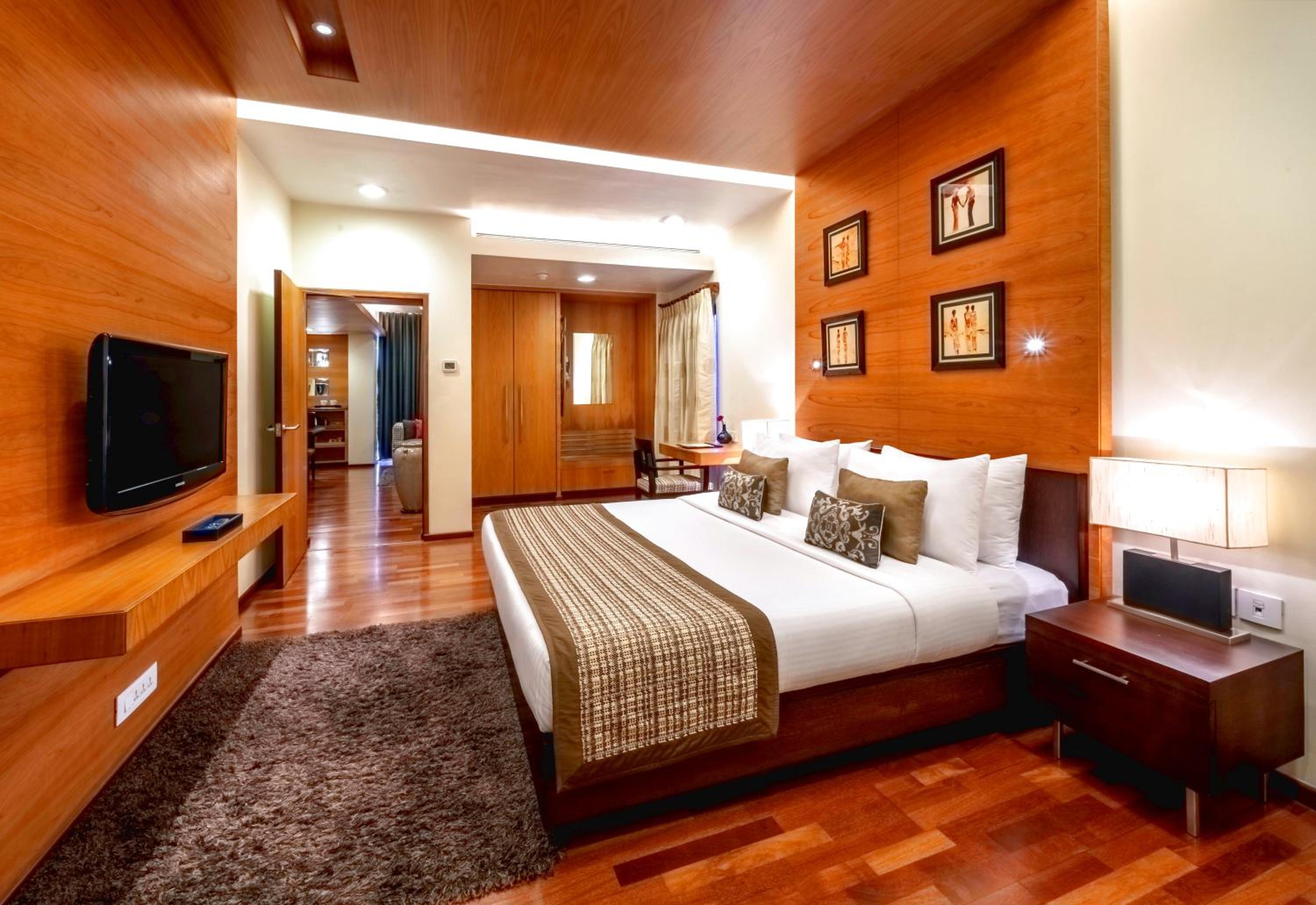 Russel Suite - 10% off on Laundry and Travel desk  - Photo 6