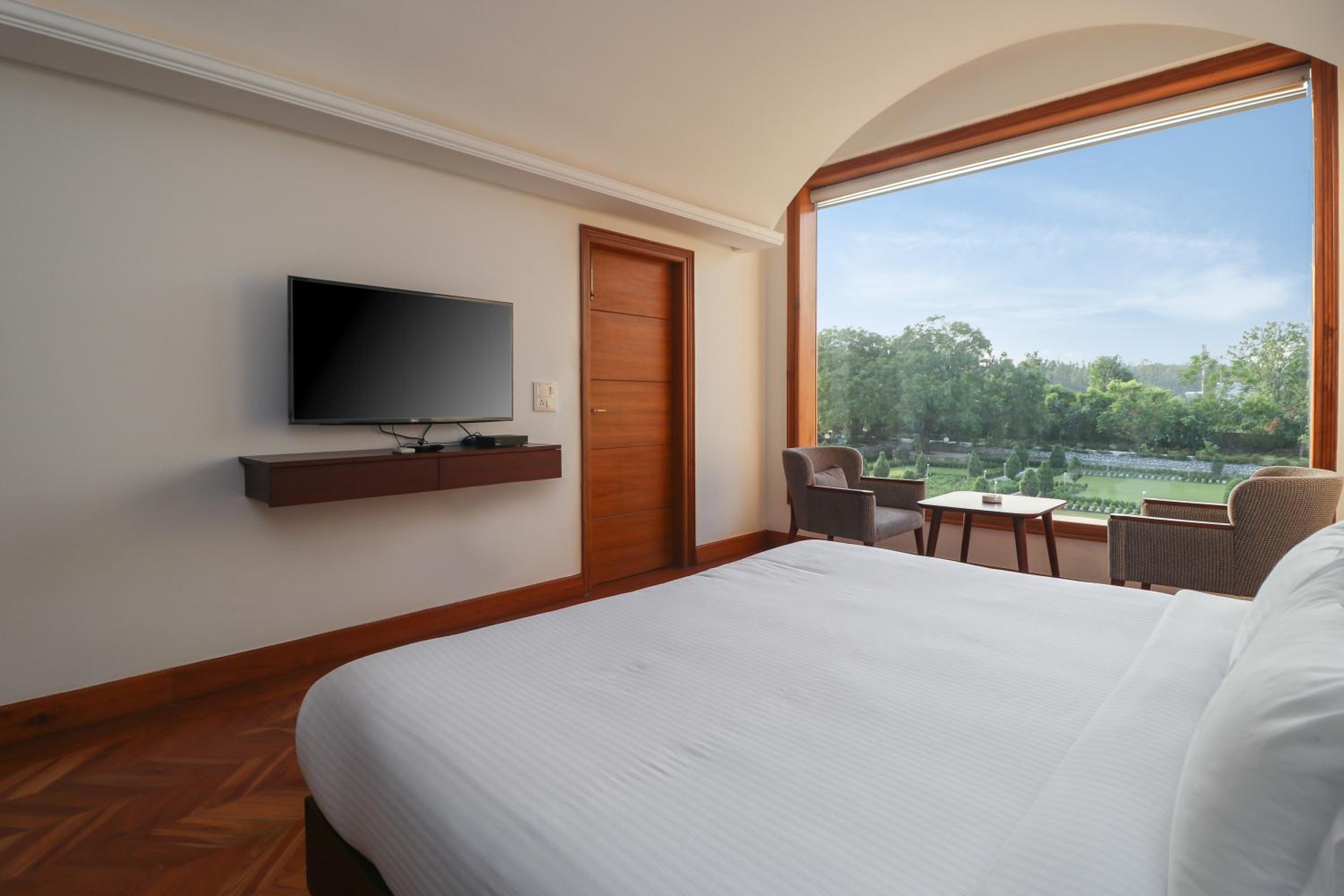 Deluxe Room (2 Adults + 1 Child)