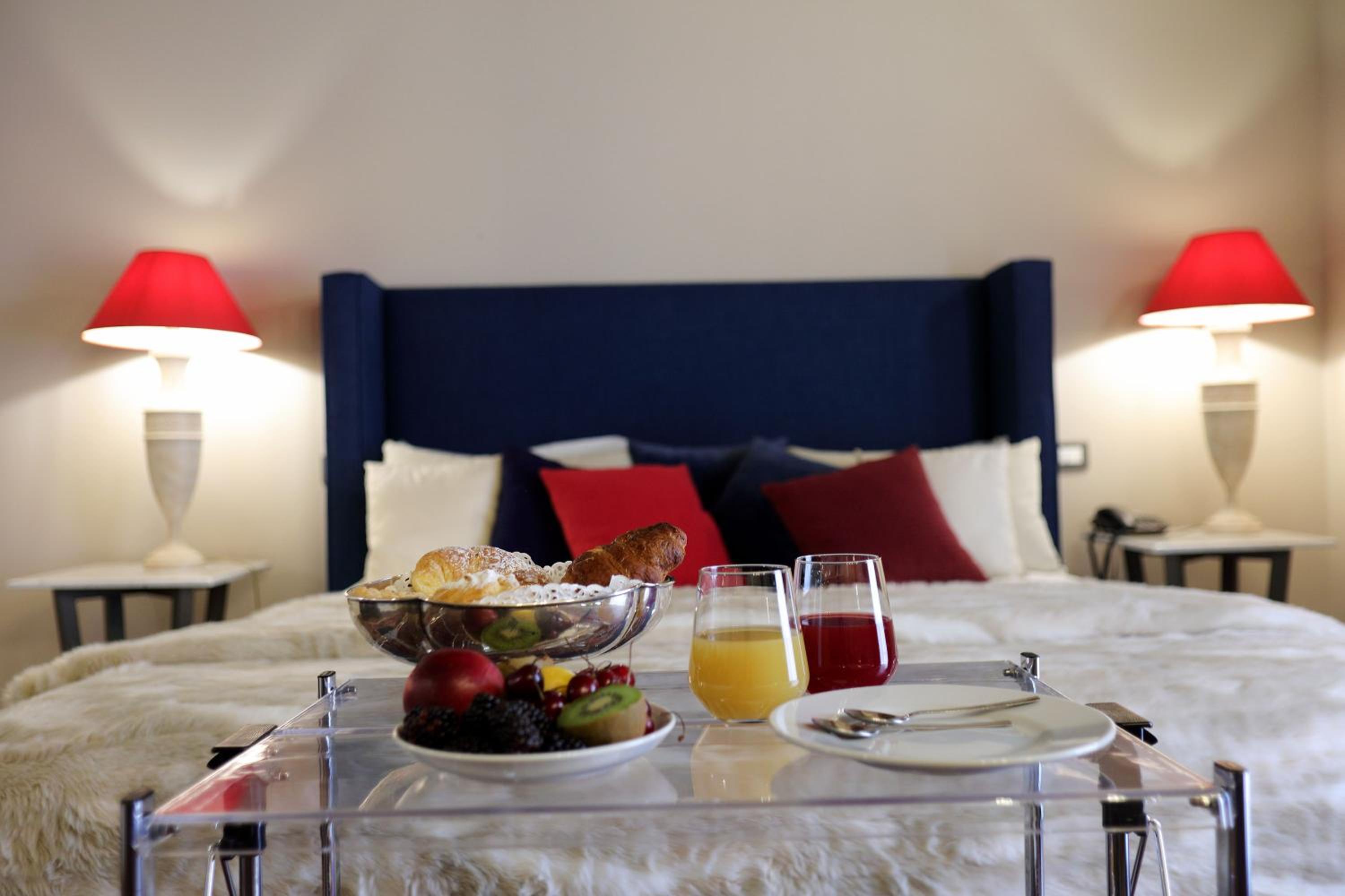 Superior King Room - Photo 9