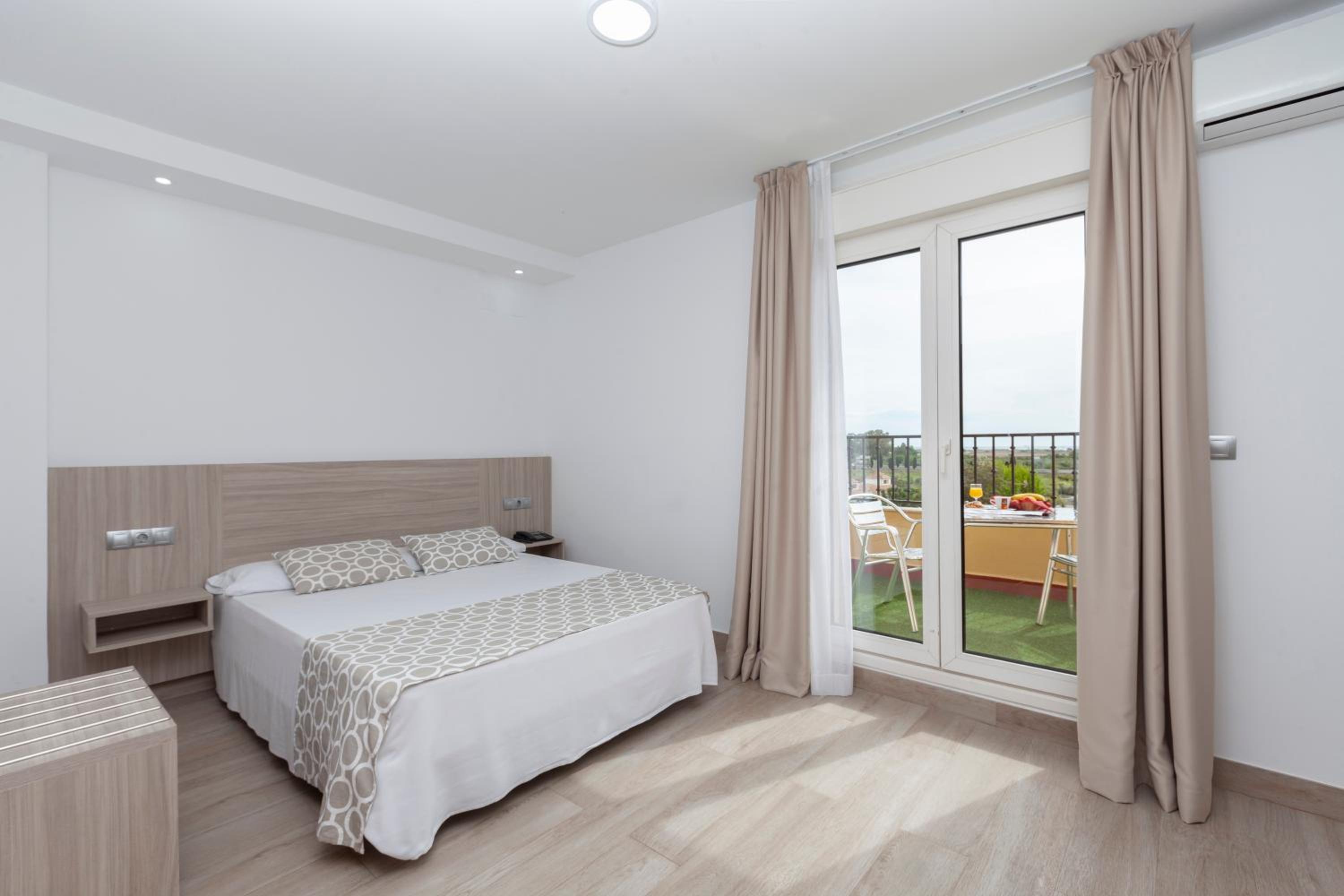Double Room with Terrace - Photo 14