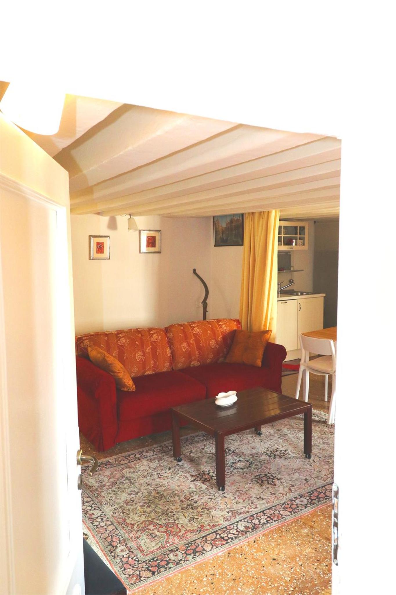 Apartment photo 2
