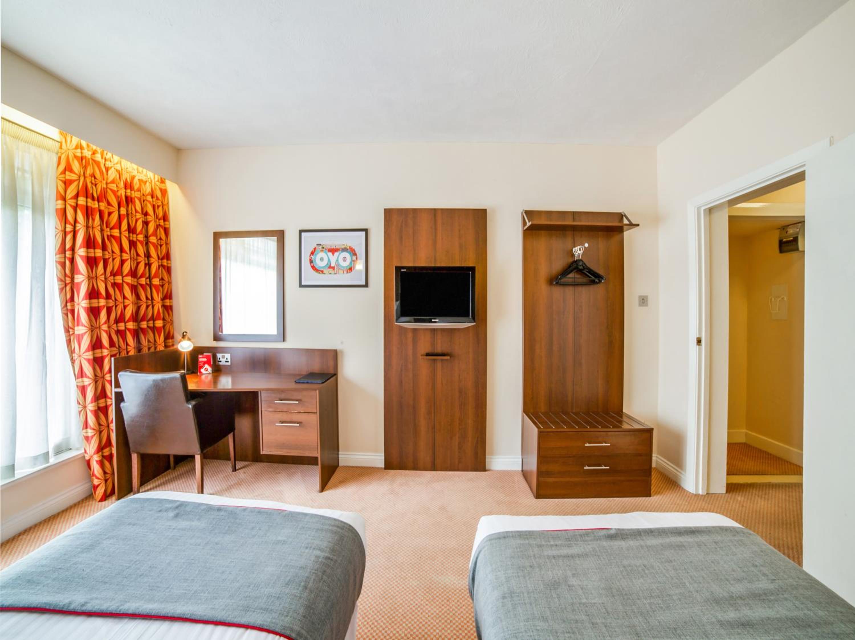 Standard Twin Room - Photo 3