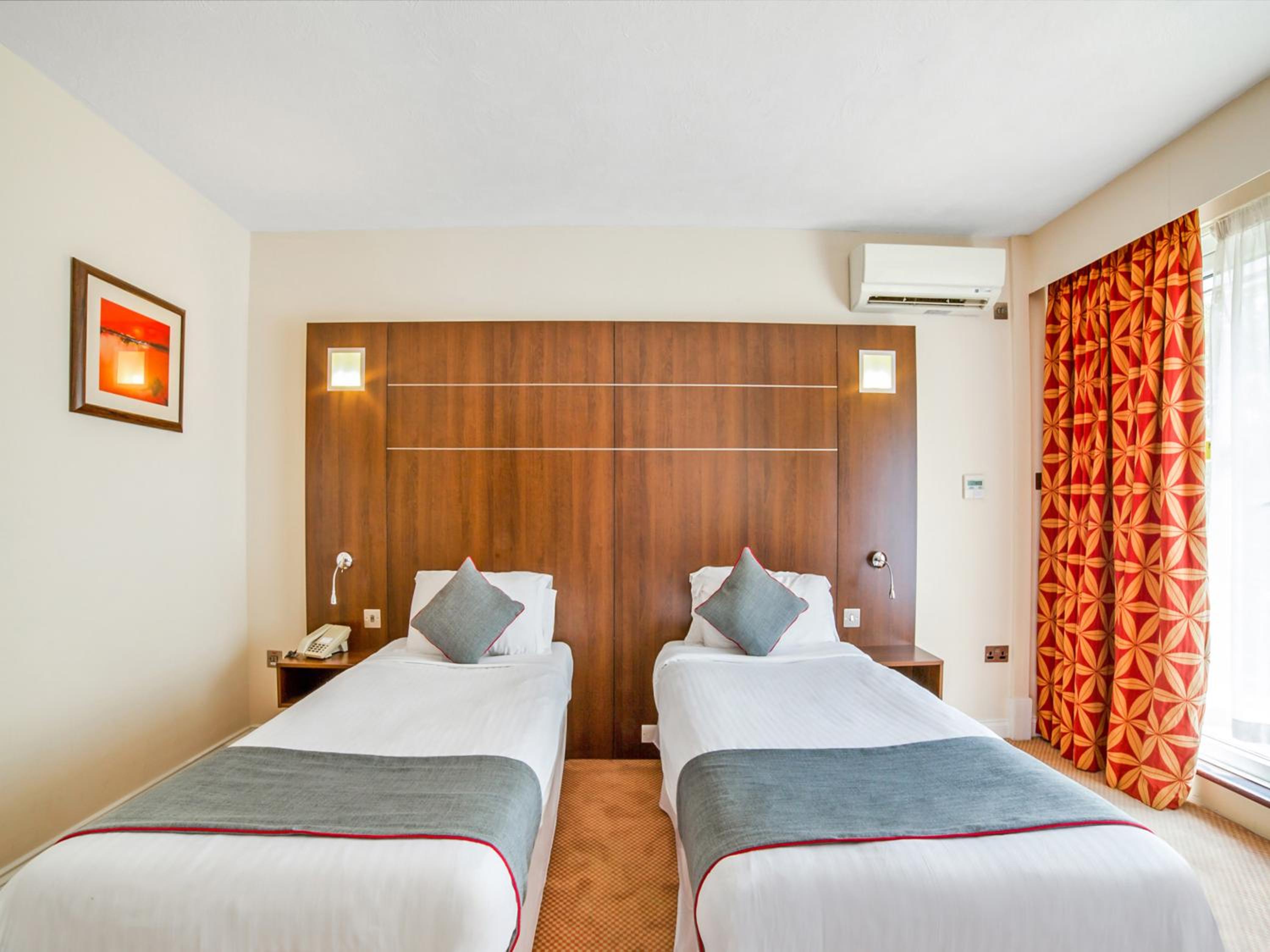 Standard Twin Room - Photo 6