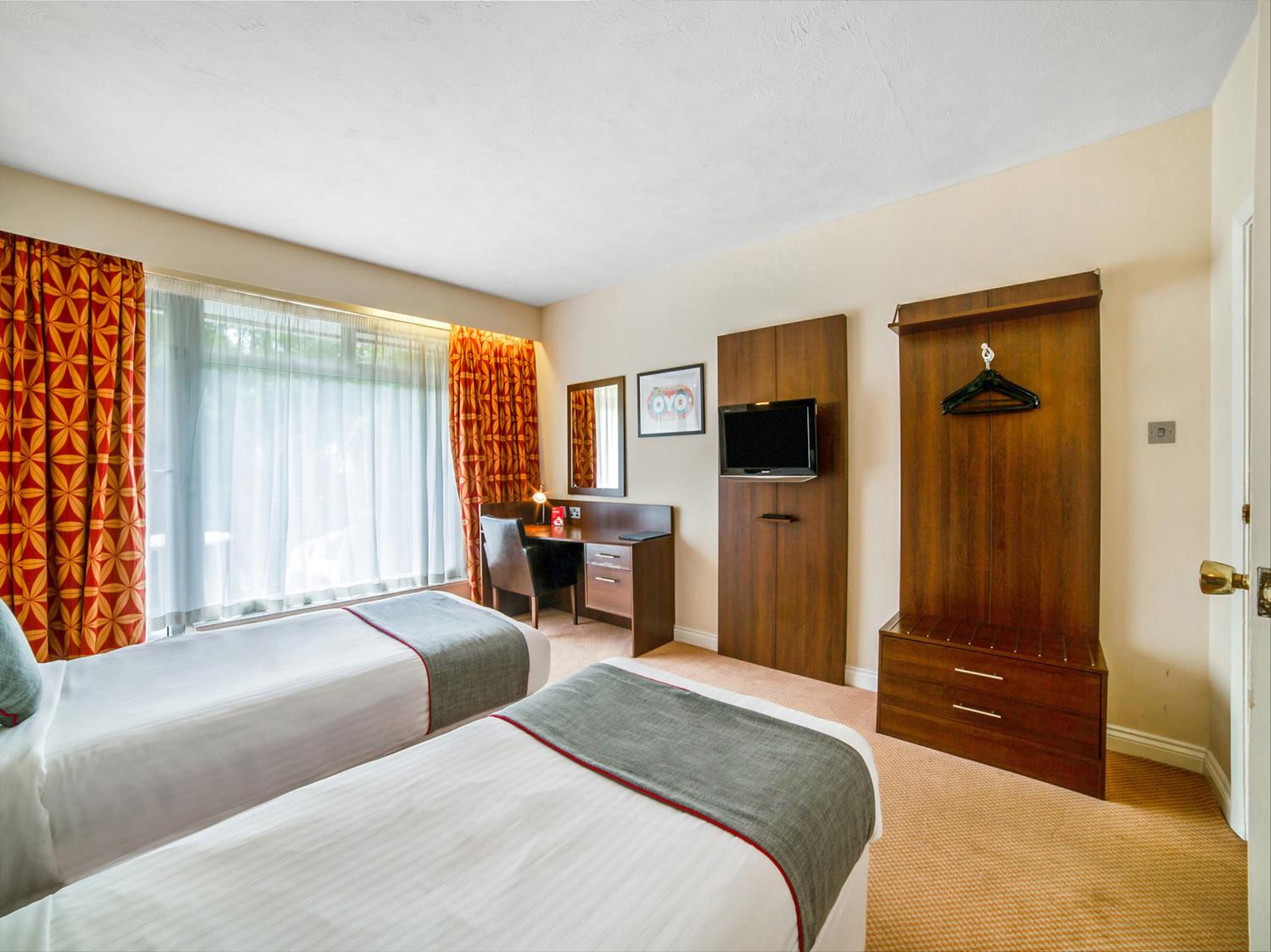 Standard Twin Room - Photo 7