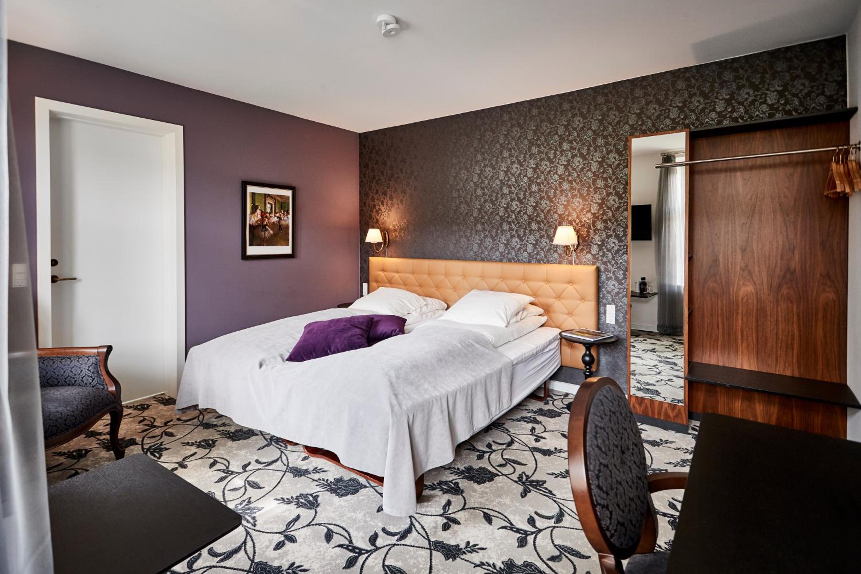 Twin Room - Photo 9