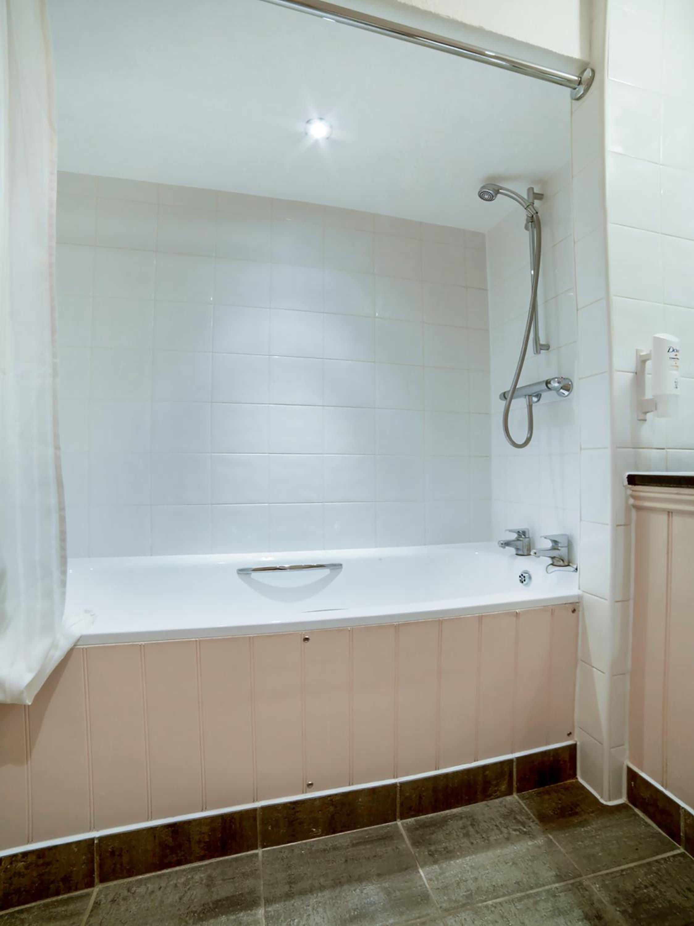 Standard Double Room - Photo 7