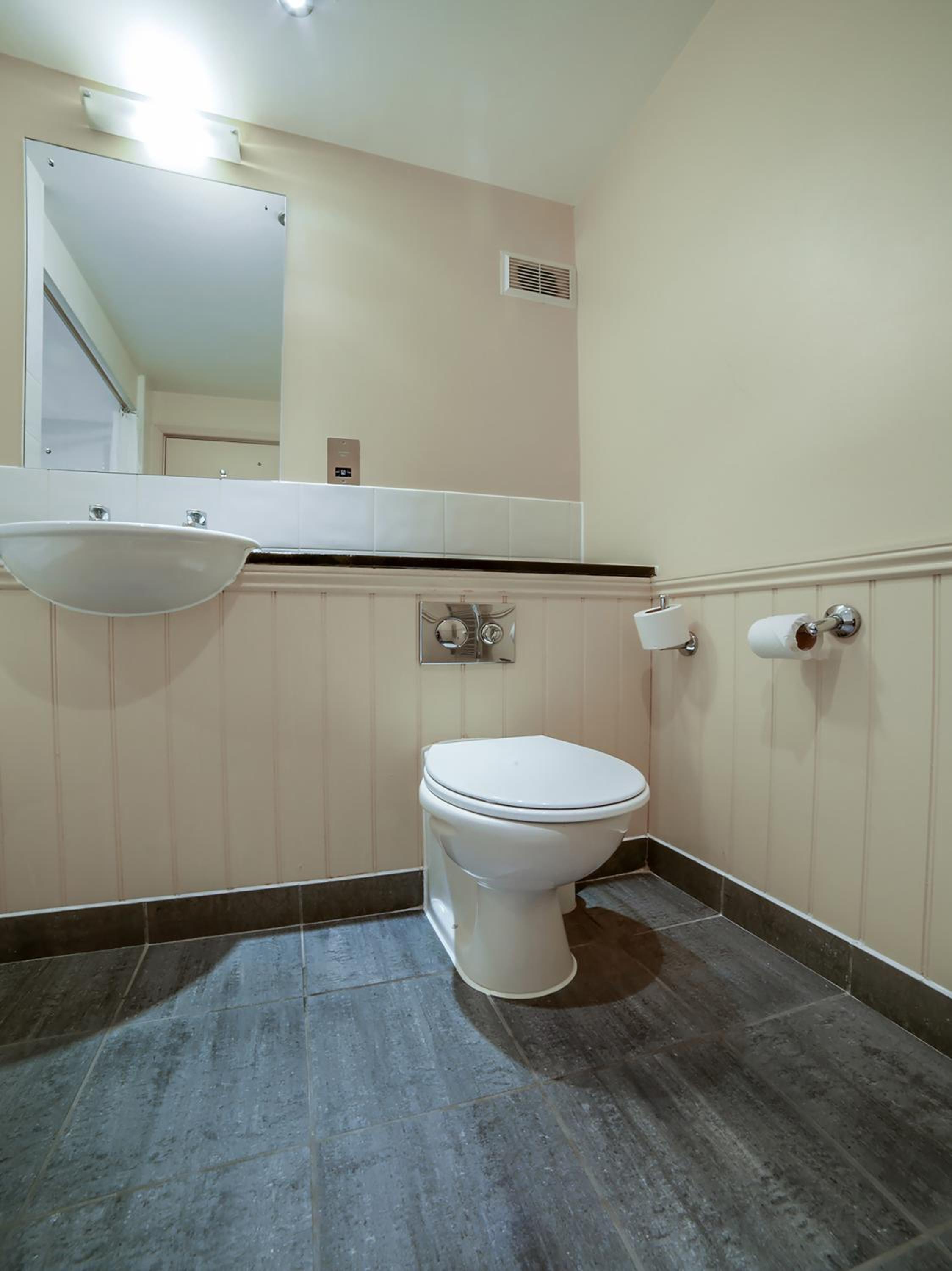 Standard Double Room - Photo 8